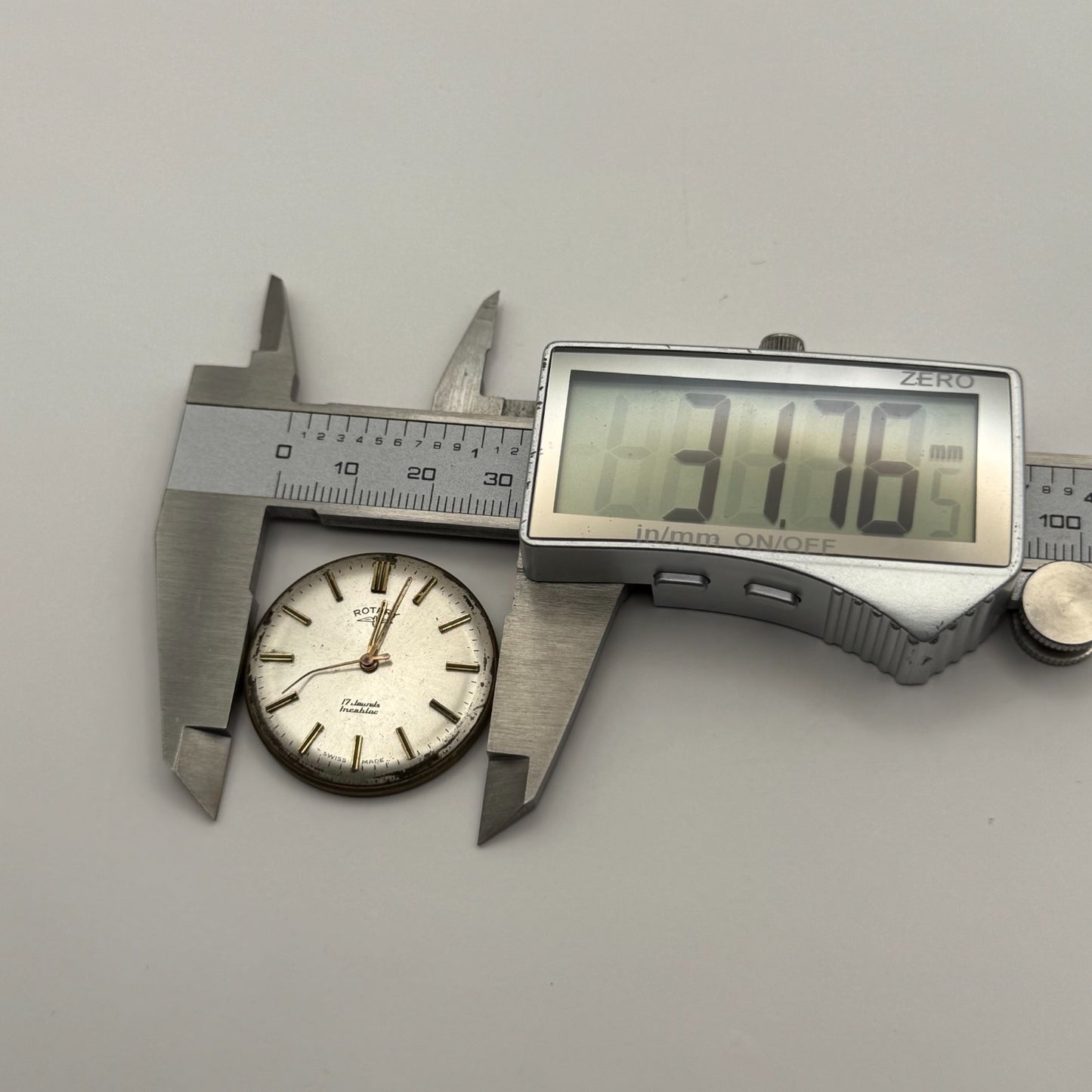 AS 1900/01 Watch Movement Rotary Manual Wind Vintage Swiss Parts Repair 25.2mm