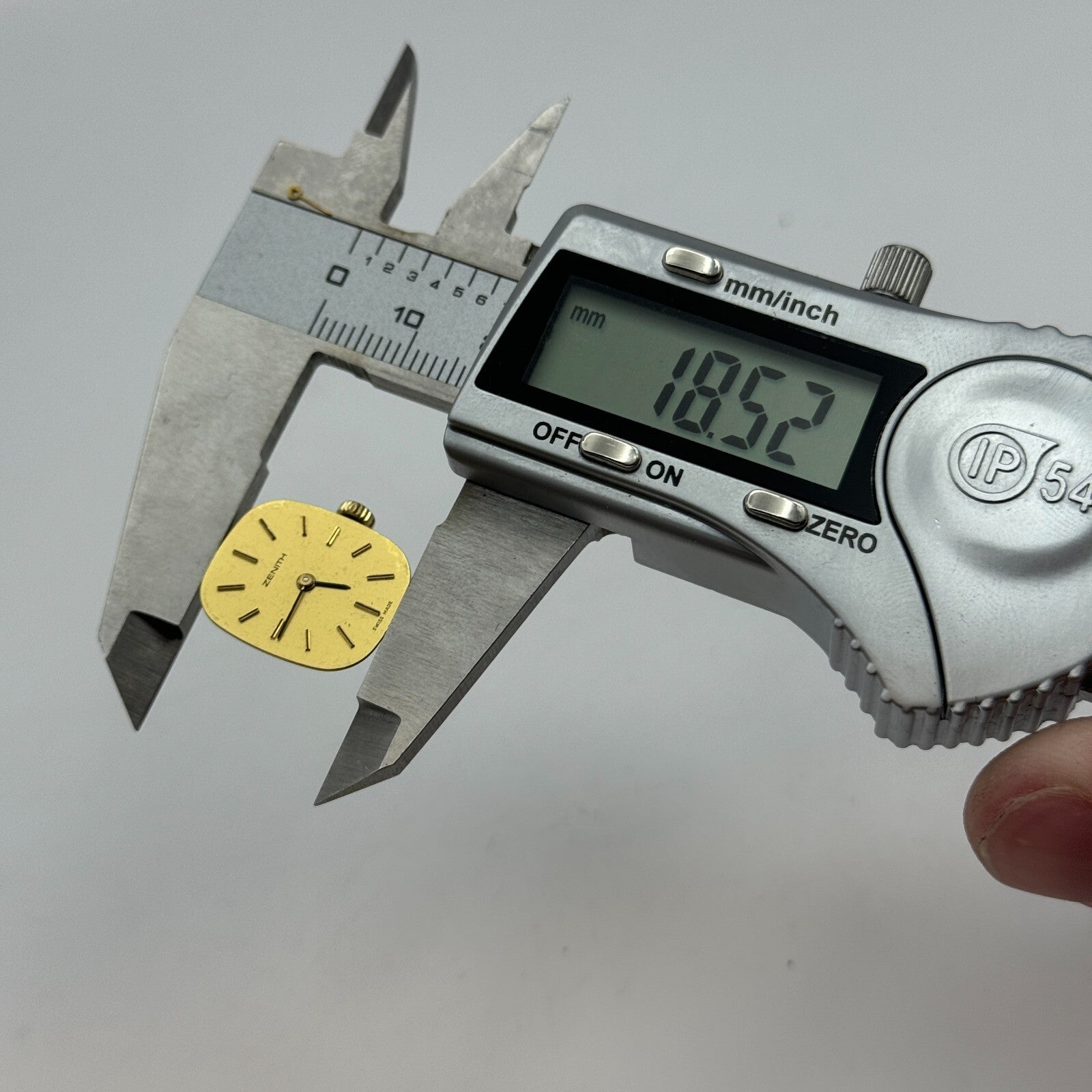 12.9mm Ladies Zenith Cal 16.5 Manual Wind Watch Movement Swiss Vintage PARTS