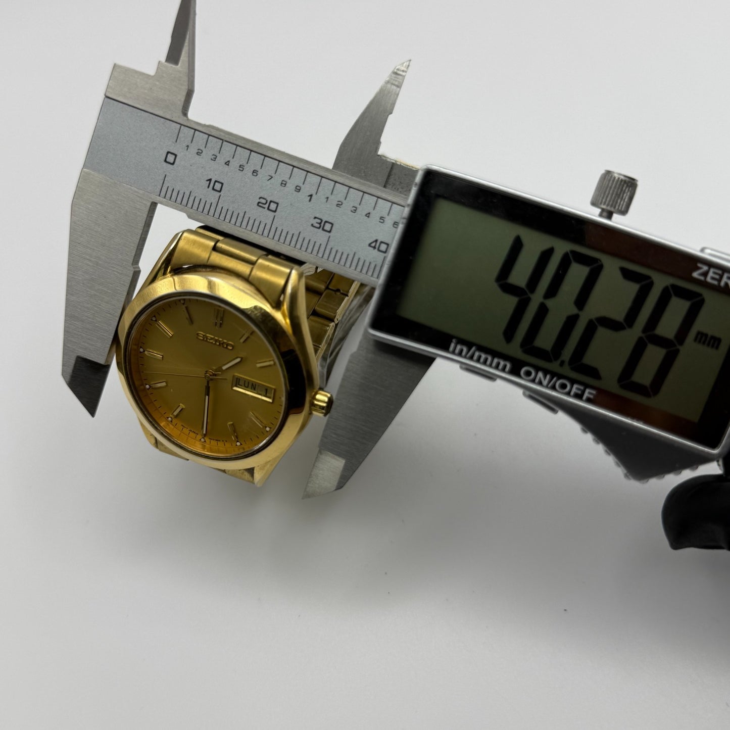 Seiko Mens Quartz Watch 7N43-9070 Gold Tone Bracelet Japan 36mm PARTS REPAIR