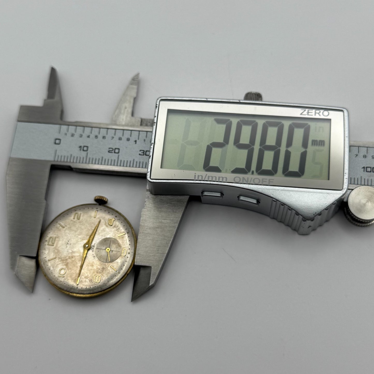 AS 1002 984 Watch Movement Accurist Manual Wind Vintage Parts Repair 29.8mm