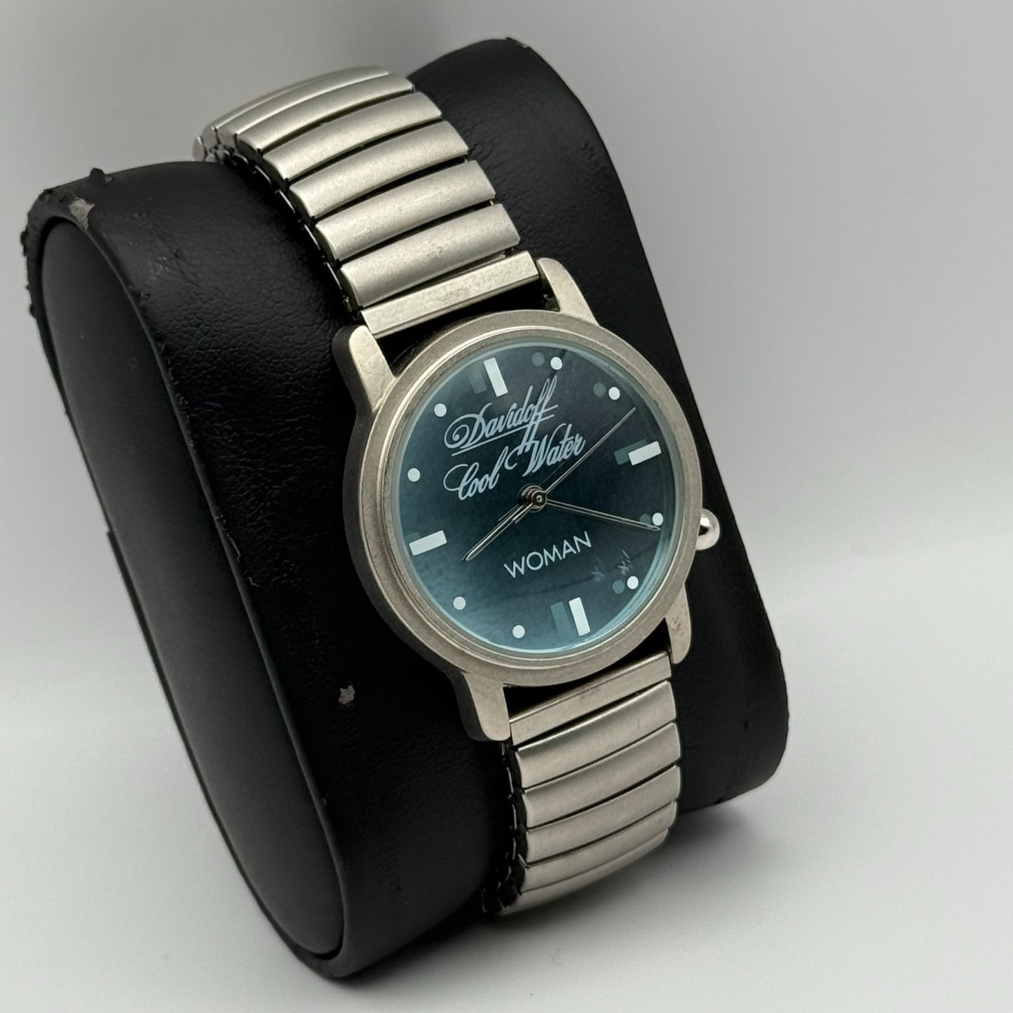 Davidoff Cool Water Ladies Quartz Watch Silver Tone Stretch Band Working 31mm