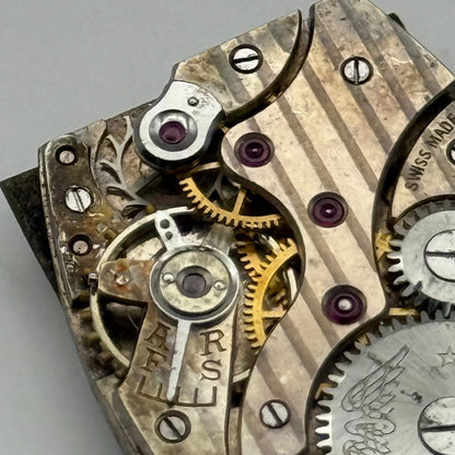 Everite 9/300 Tank Watch Movement Running 7 Jewels Manual Wind Parts 17.9mm