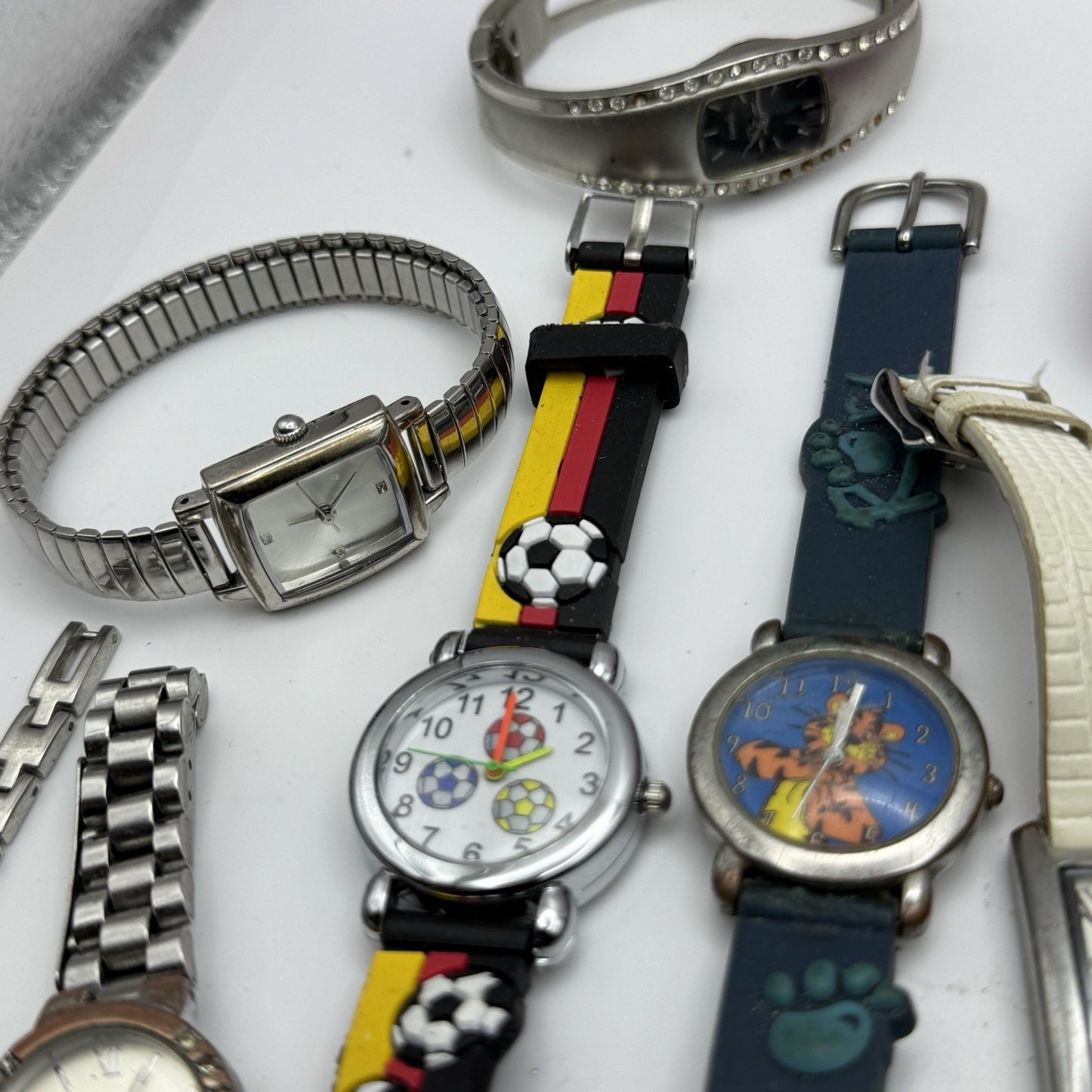 Bundle Of 16 Quartz Watches Modern / Vintage Untested Parts / Repair / Crafts