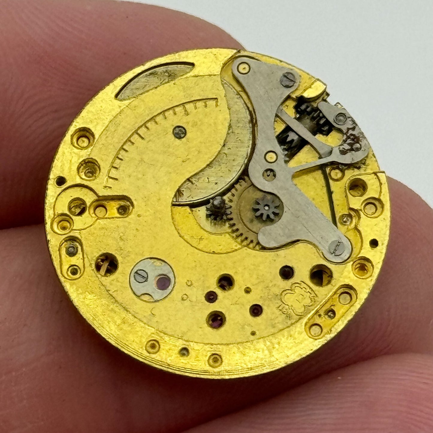 23.6mm Hefik 180 Manual Wind Swiss 15 Jewels Watch Movement Vintage PARTS SPARES