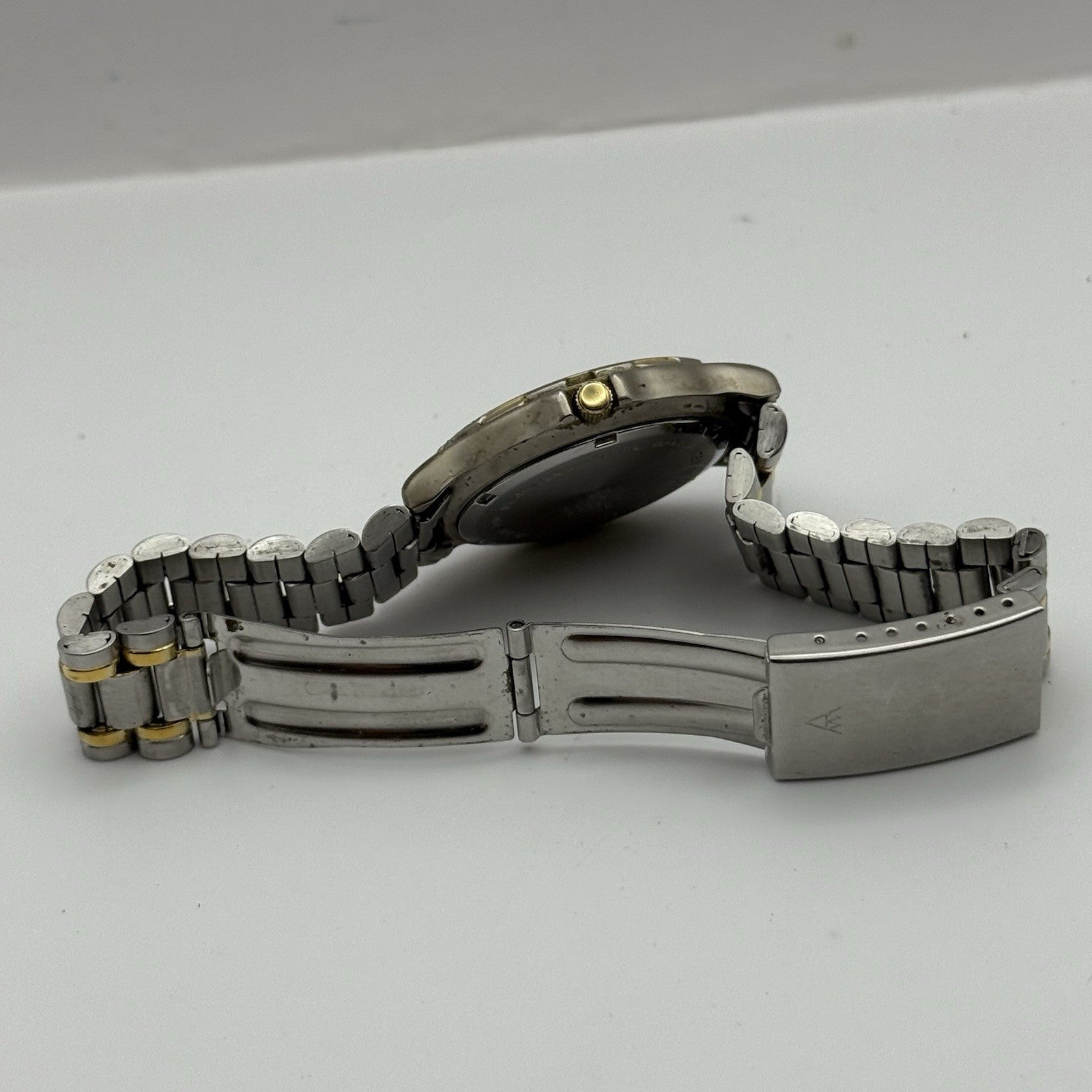 39mm Working Vintage Mens Accurist WR 50M Two Tone Date Dial Japan Quartz Watch