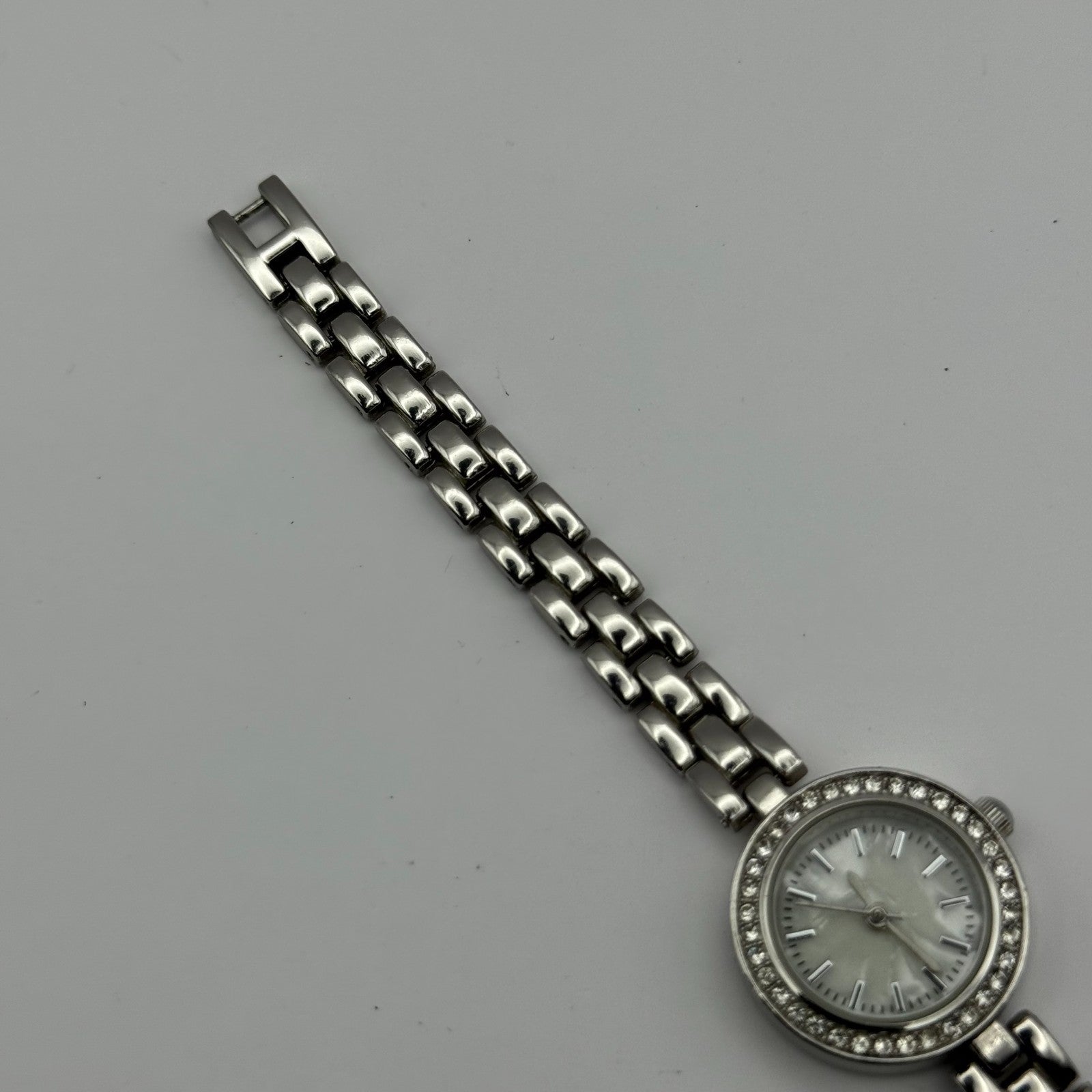 Avon Ladies Quartz Watch Mother of Pearl Dial Silver Tone Bracelet Working 21mm