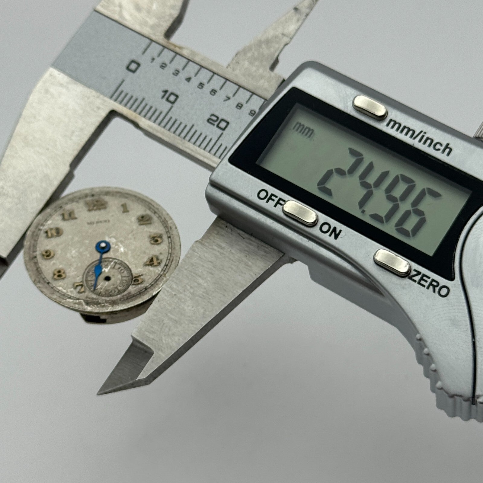 23.6mm Winco 81220 Manual Wind 15 Jewels Watch Movement Swiss Vintage PARTS