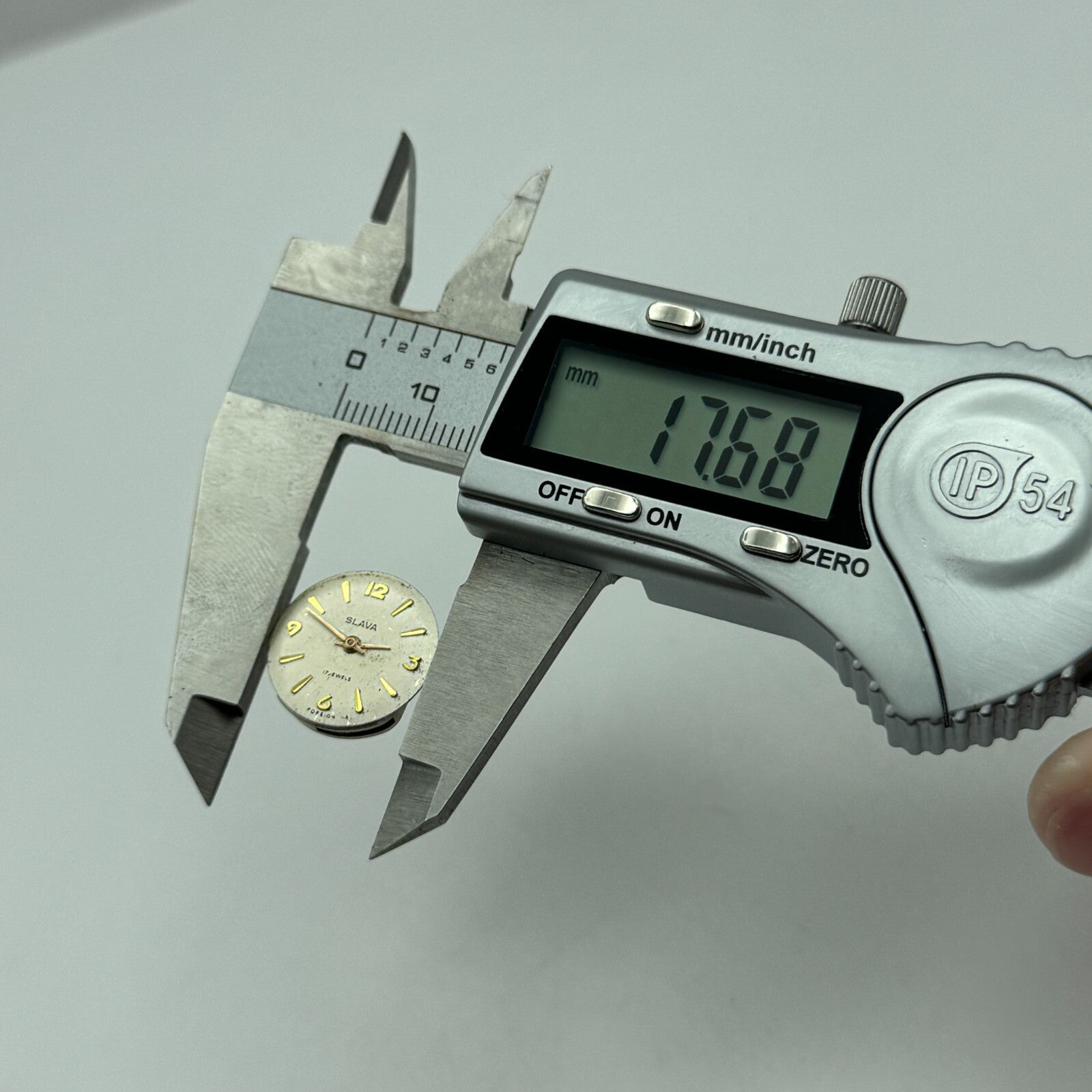 13.8mm Ladies Slava Cal 1601 Manual Wind Watch Movement Swiss Vintage PARTS