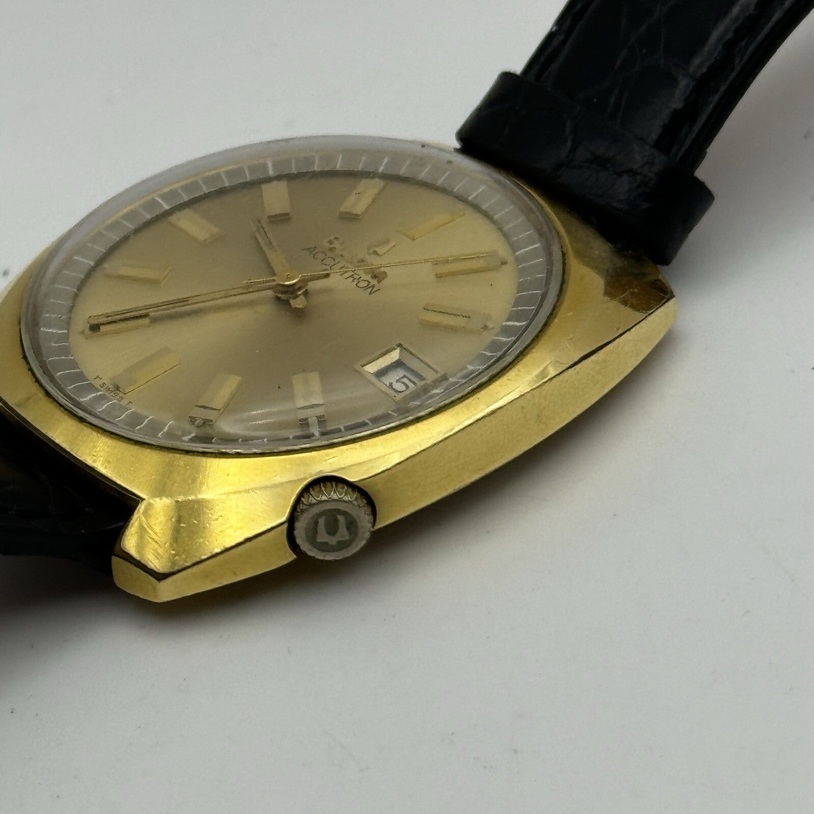 37mm Mens Bulova Accutron 2181F Date Dial Swiss Quartz Vintage Watch TO RESTORE