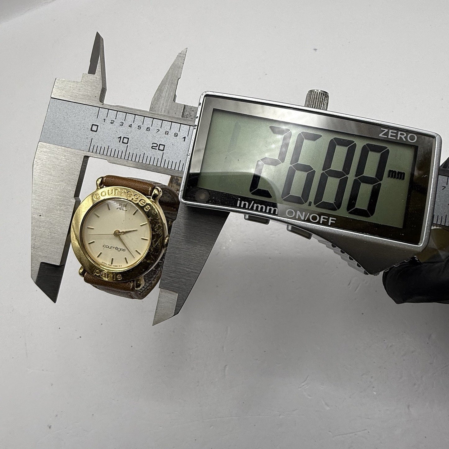 25mm Working Ladies Vintage Courreges Paris 4N01-0220 Gold Plated Quartz Watch