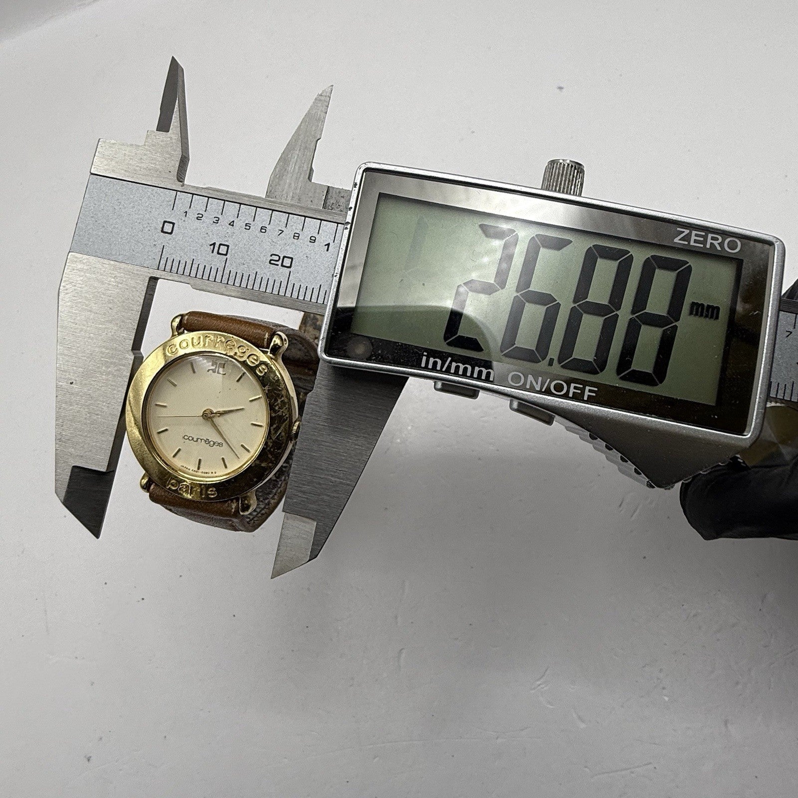 25mm Working Ladies Vintage Courreges Paris 4N01-0220 Gold Plated Quartz Watch