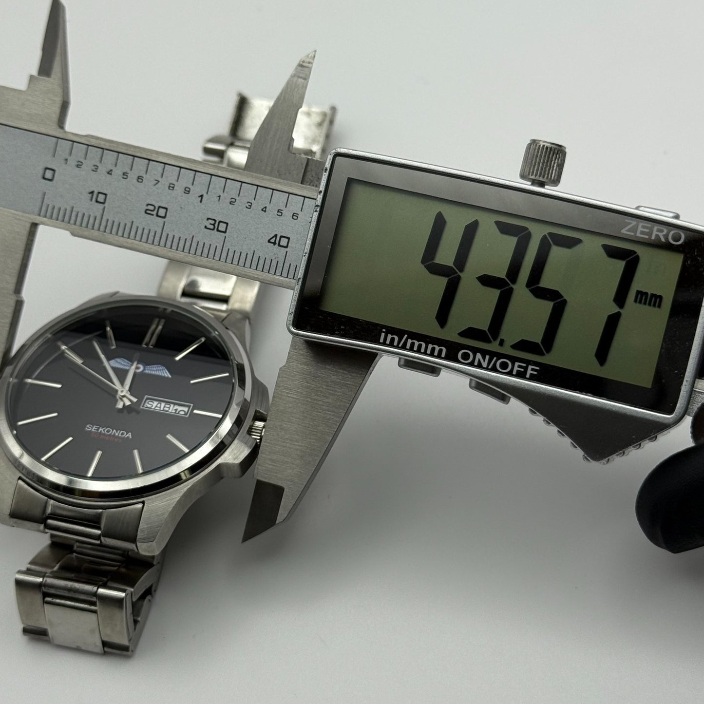 Sekonda Men's Quartz Watch Date Dial Silver Tone Bracelet 43mm PARTS REPAIR