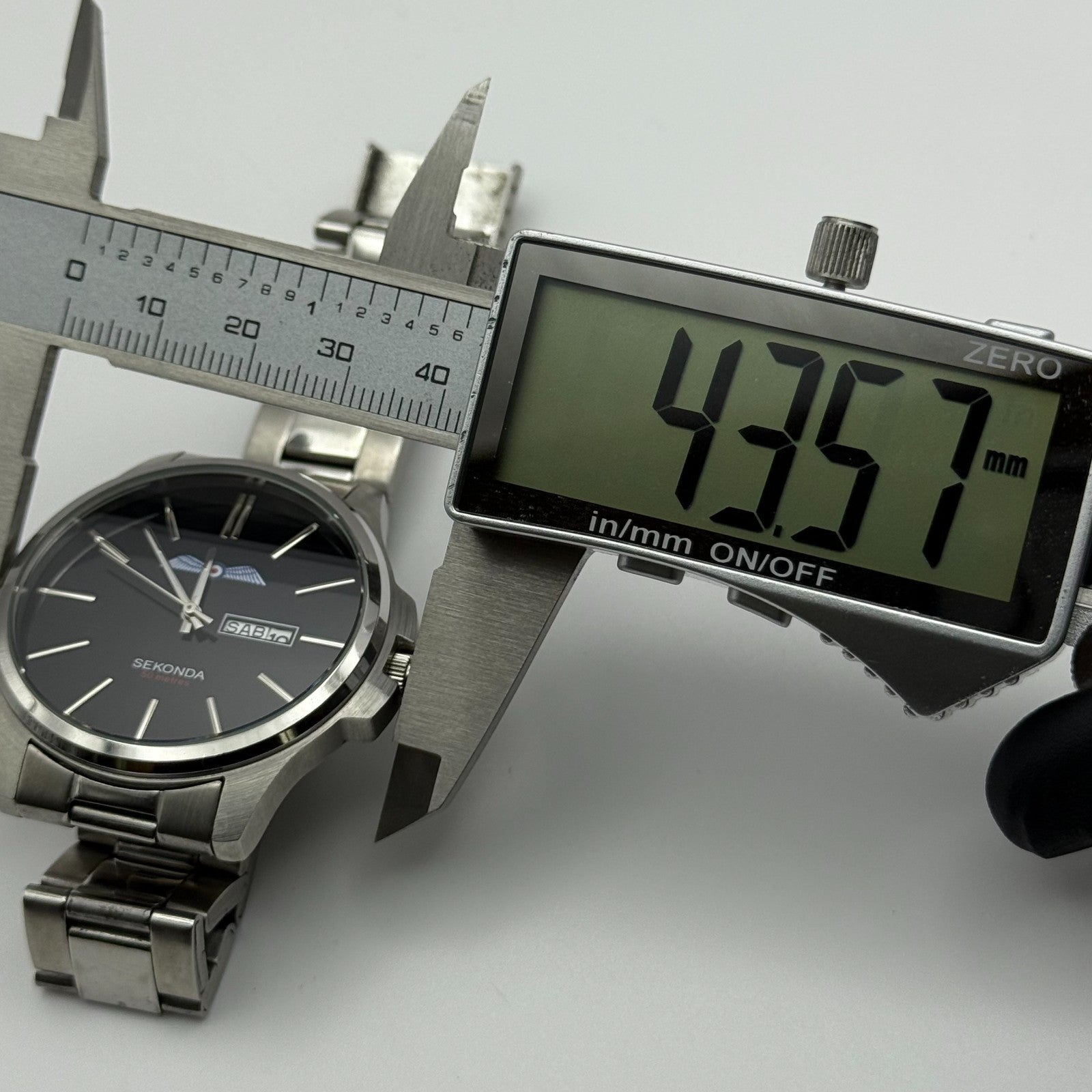 Sekonda Men's Quartz Watch Date Dial Silver Tone Bracelet 43mm PARTS REPAIR