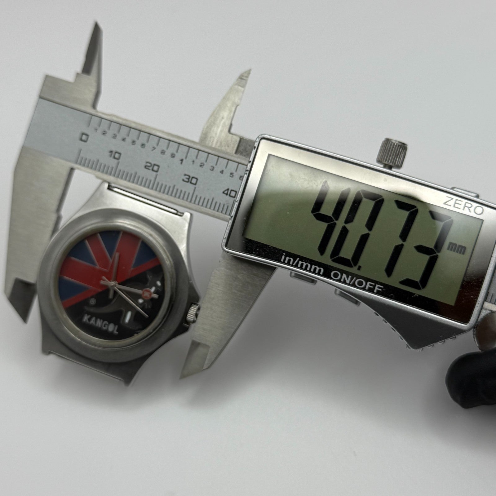 Vintage Kangol Men’s Quartz Watch Kangaroo Silver Tone 100 Metre Working 40mm