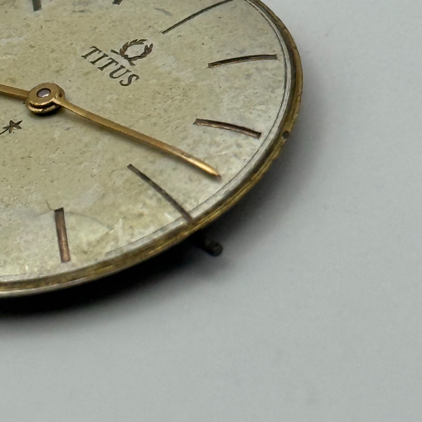 Solvil et Titus Peseux 330 Watch Movement Manual Wind Vintage Swiss Parts 25.9mm