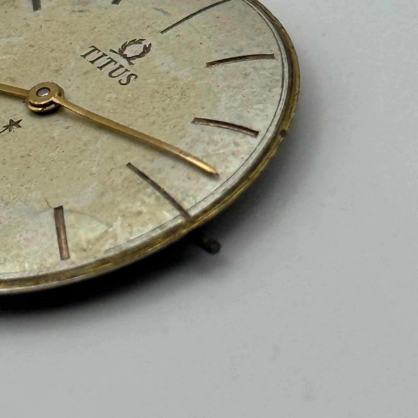 Solvil et Titus Peseux 330 Watch Movement Manual Wind Vintage Swiss Parts 25.9mm