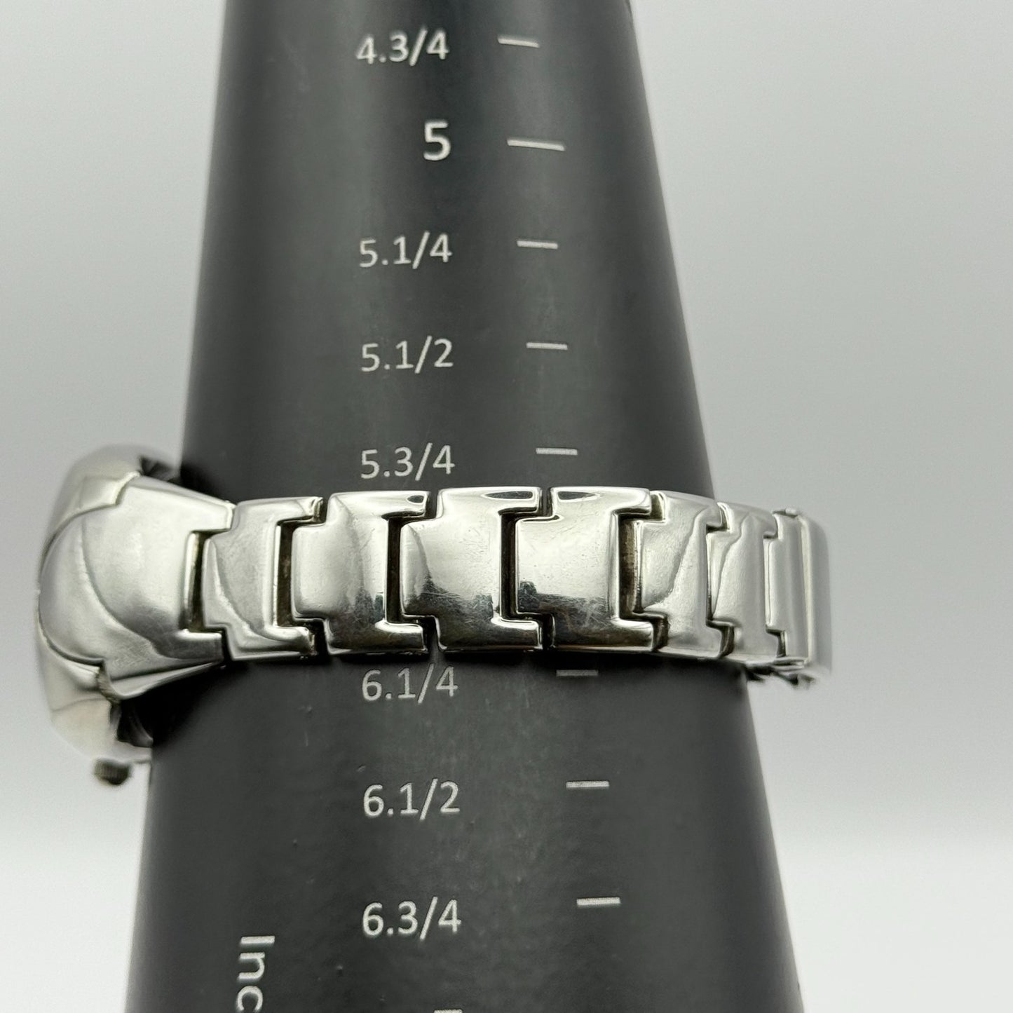 Ellesse Ladies Quartz Watch Silver Tone Bracelet Steel Japan Working 28mm