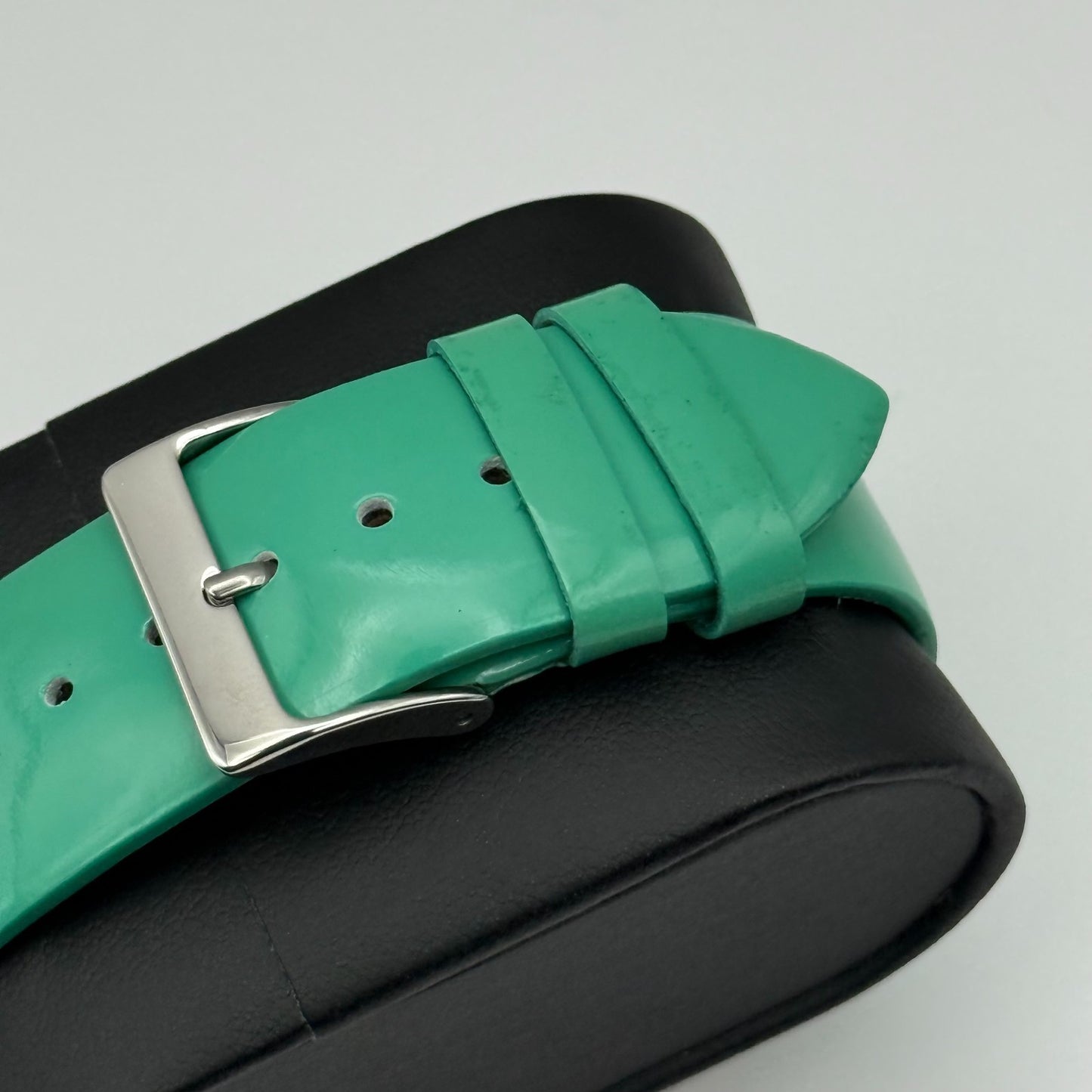 Joan Rivers Classics Mens Quartz Watch Green Leather Strap Japan Working 40mm