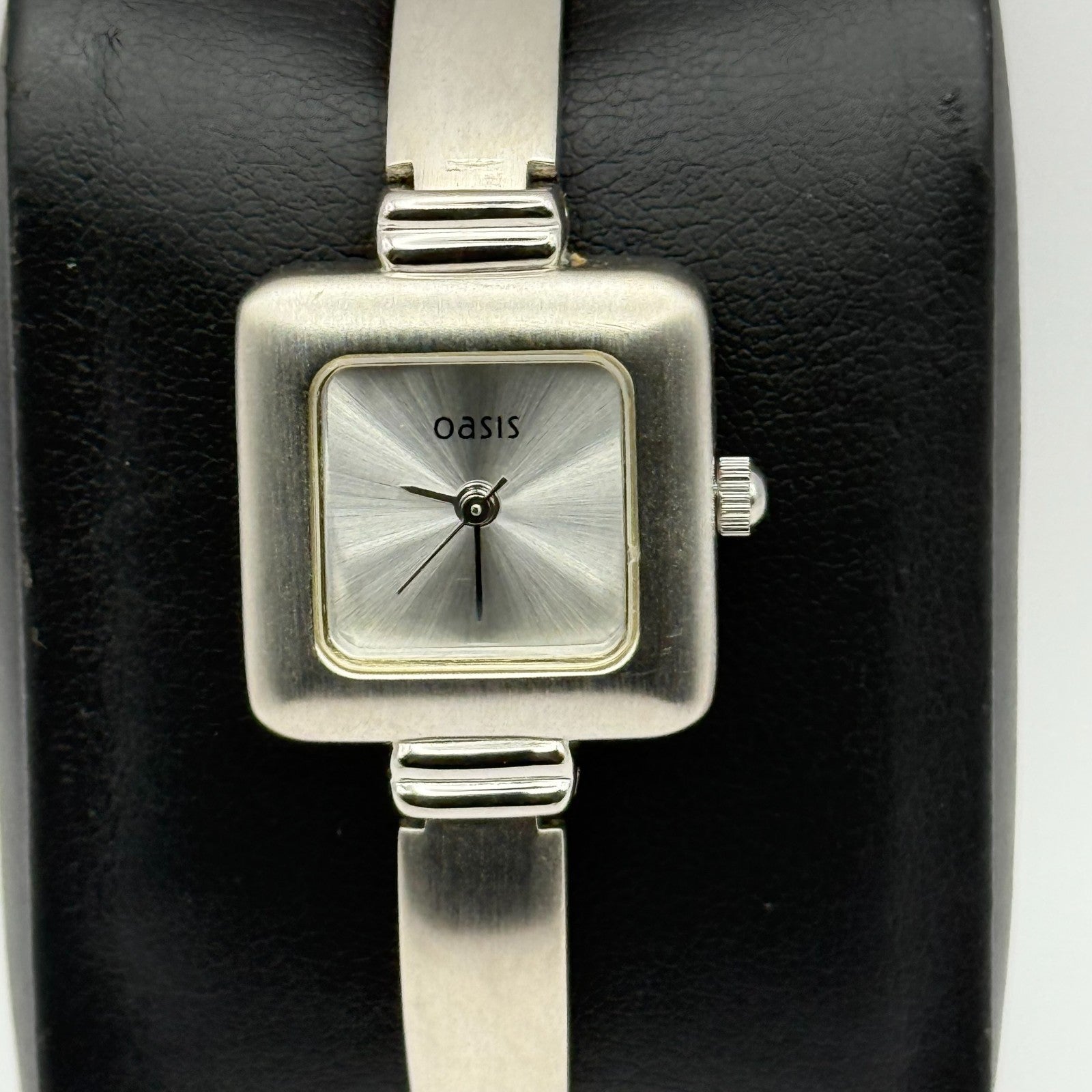 Oasis Ladies Quartz Watch B95 Silver Tone Bracelet Working 20mm 5.5 Inches