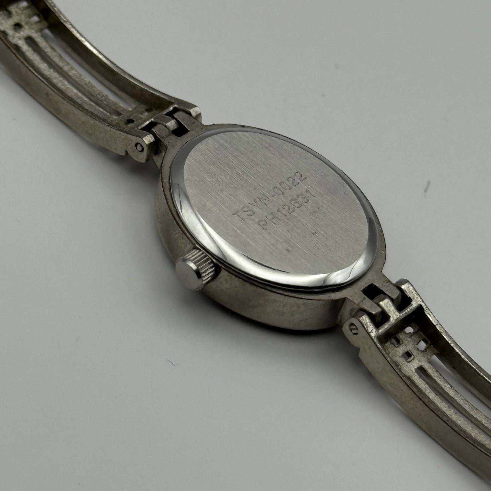 Ladies Quartz Watch Oval White Dial Silver Tone Bracelet Working 18mm 6 Inches