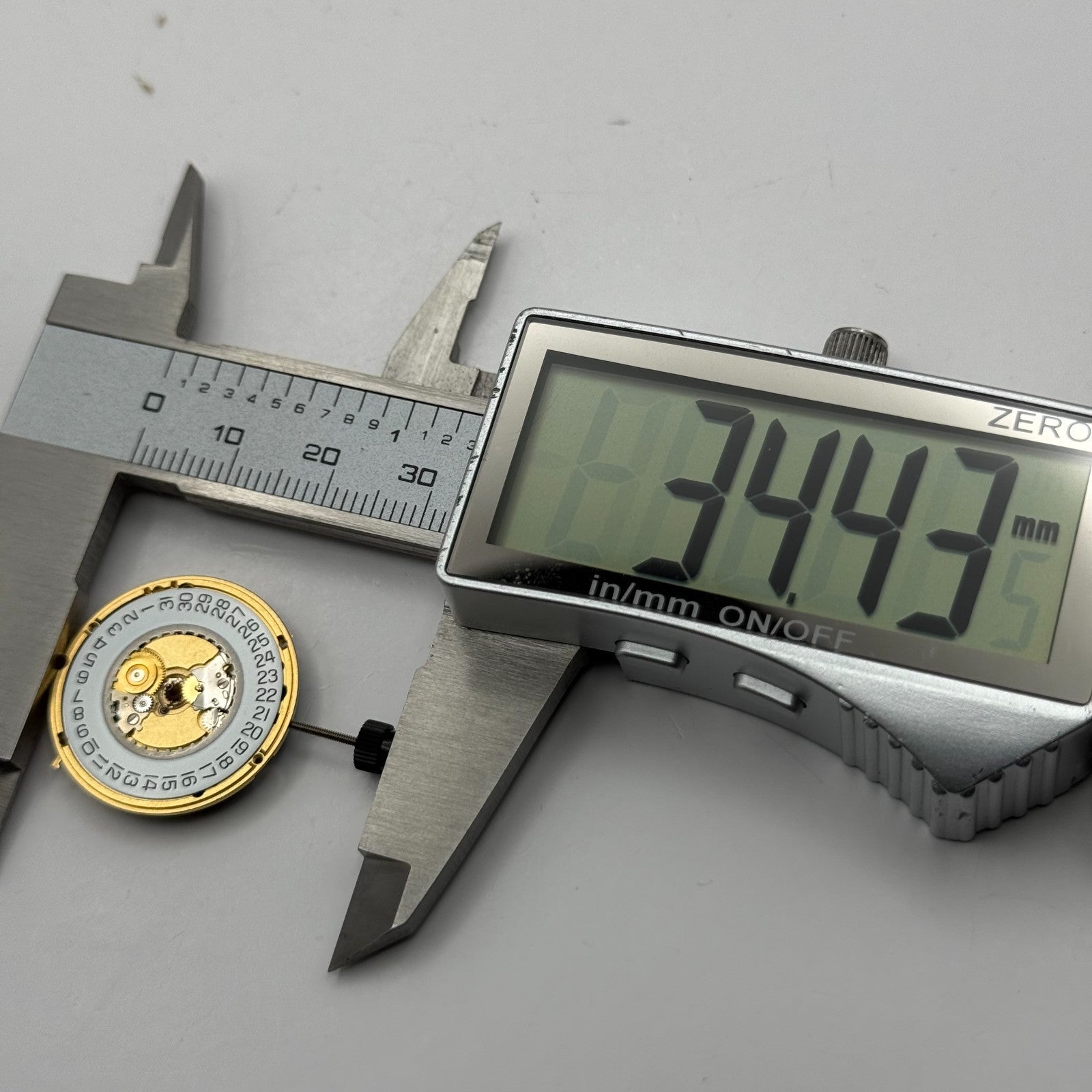 ETA 955.412 Watch Movement Running Quartz Tag Heuer 2.95 Parts Repair 23.9mm