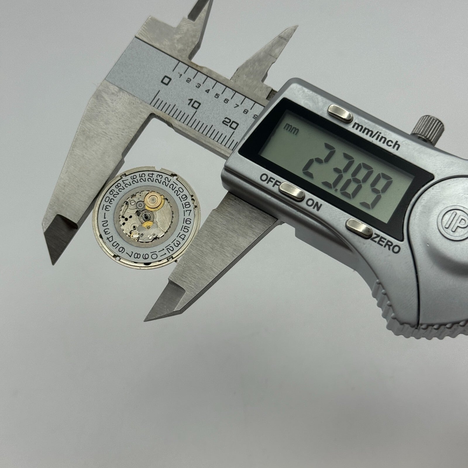 23.8mm ETA 555.411 Swiss 5 Jewels Quartz Partial Watch Movement Vintage PARTS