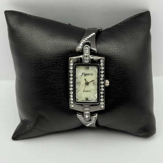 Figaro Italian Design Ladies Quartz Watch Crystal Accents Japan Working 19mm