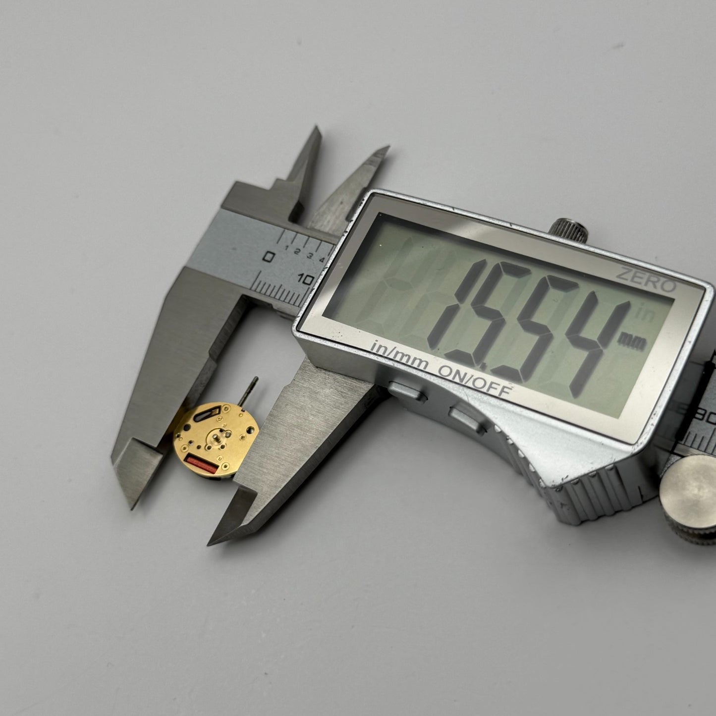 Zenith 981 Watch Movement ETA 980.003 Quartz Swiss 7 Jewel Parts Untested 15.5mm