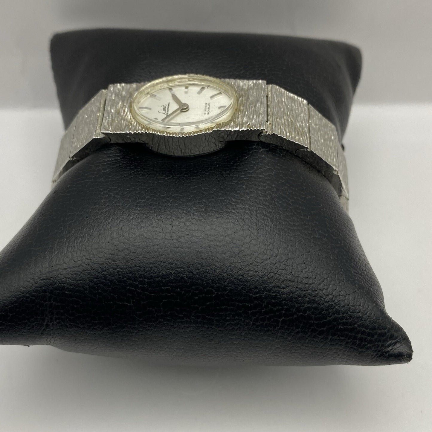 17mm RUNS BUT STOPS Vintage Limit Beautiful Ladies Silver Tone Bark Affect Watch