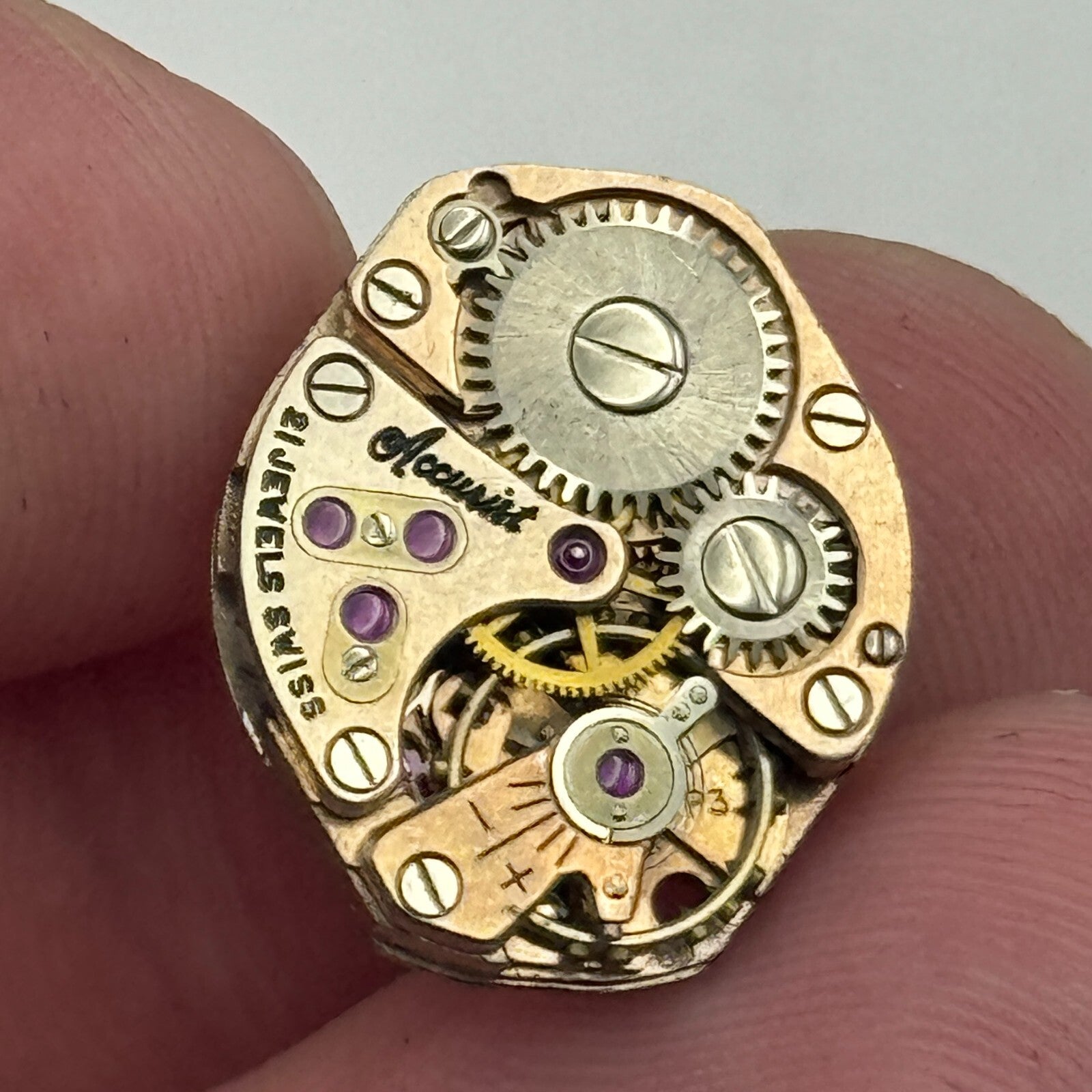 15.3mm Ladies Accurist FHF 60 Manual Wind Watch Movement Swiss Vintage PARTS