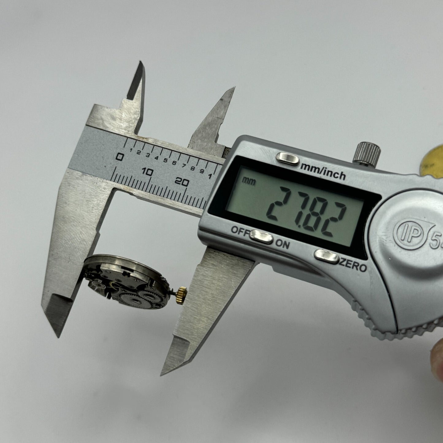 23.6mm Unidentified 15 Jewels Manual Wind Watch Movement Swiss Vintage PARTS