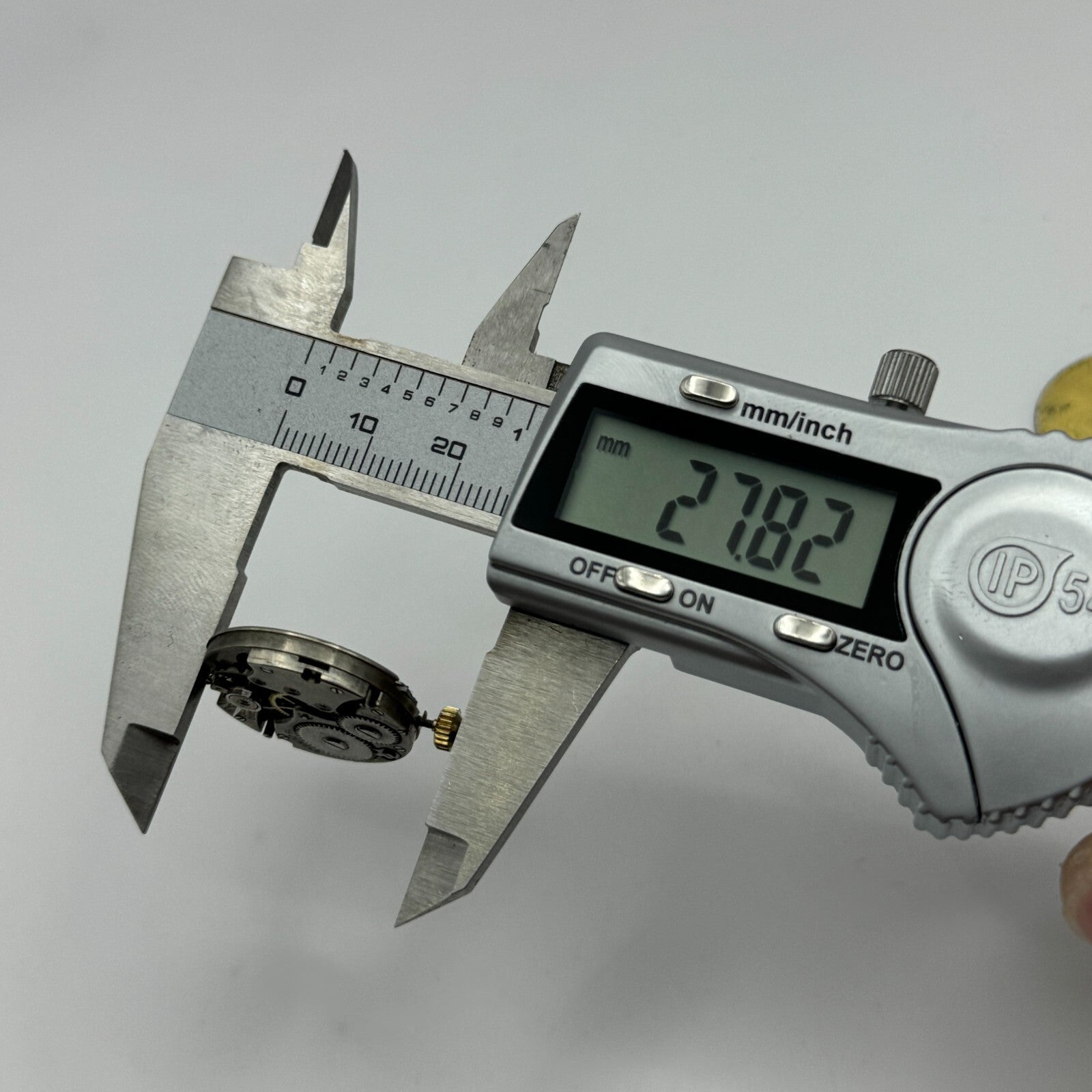 23.6mm Unidentified 15 Jewels Manual Wind Watch Movement Swiss Vintage PARTS