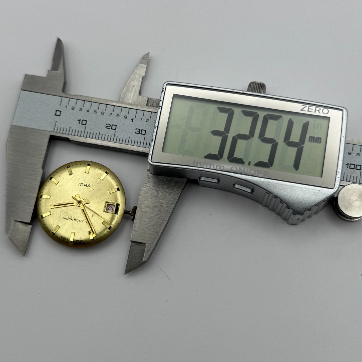 EB 8800 Watch Movement Tara Date Manual Wind Vintage Swiss Parts Repair 26.9mm