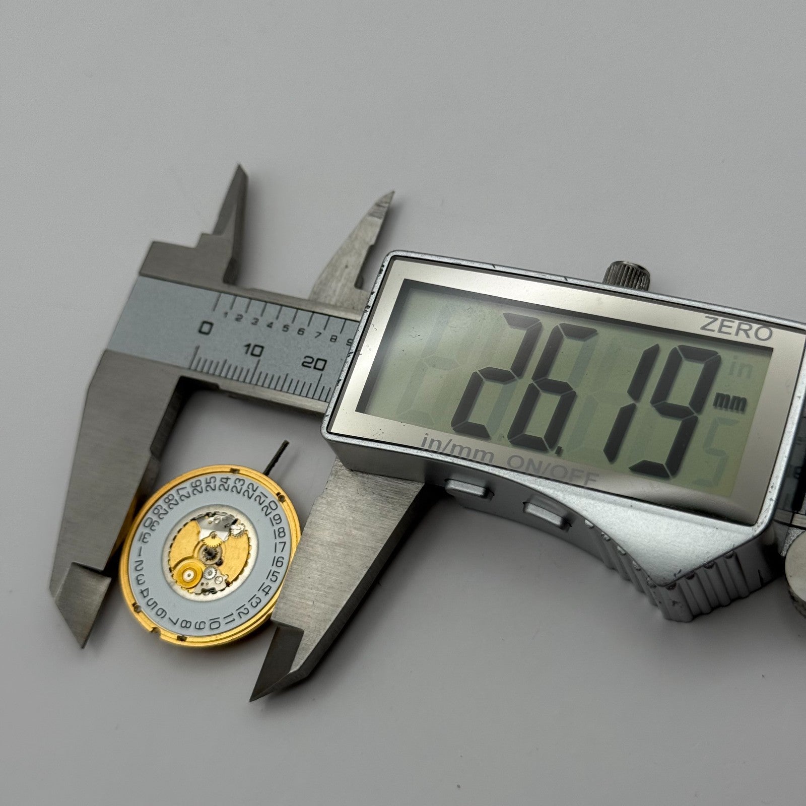 ETA 955.112 Quartz Watch Movement 7 Jewels Swiss Vintage Parts Repair 26.1mm