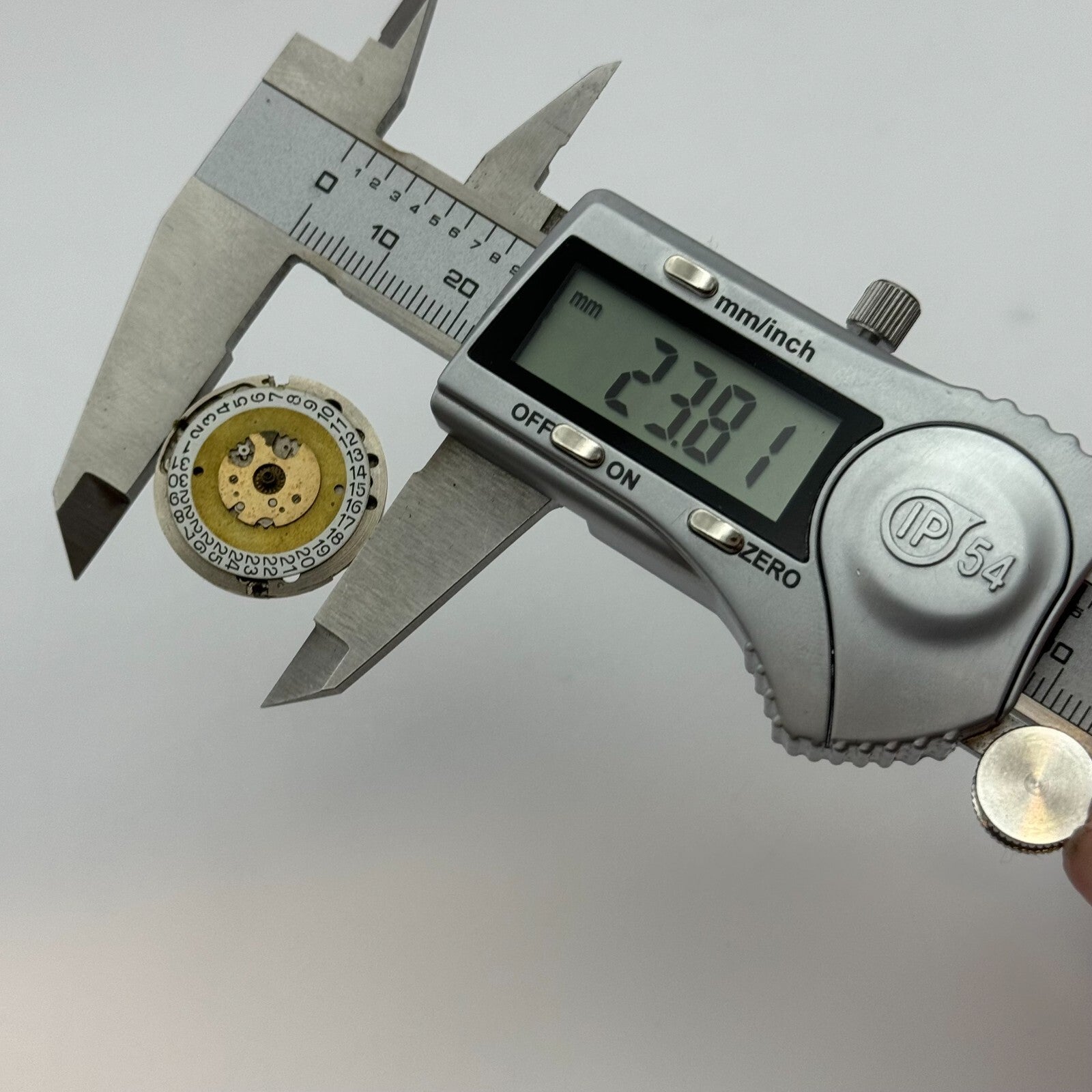 23.8mm F.Mauthe 612 German Manual Wind 17 Jewels Watch Movement Vintage PARTS