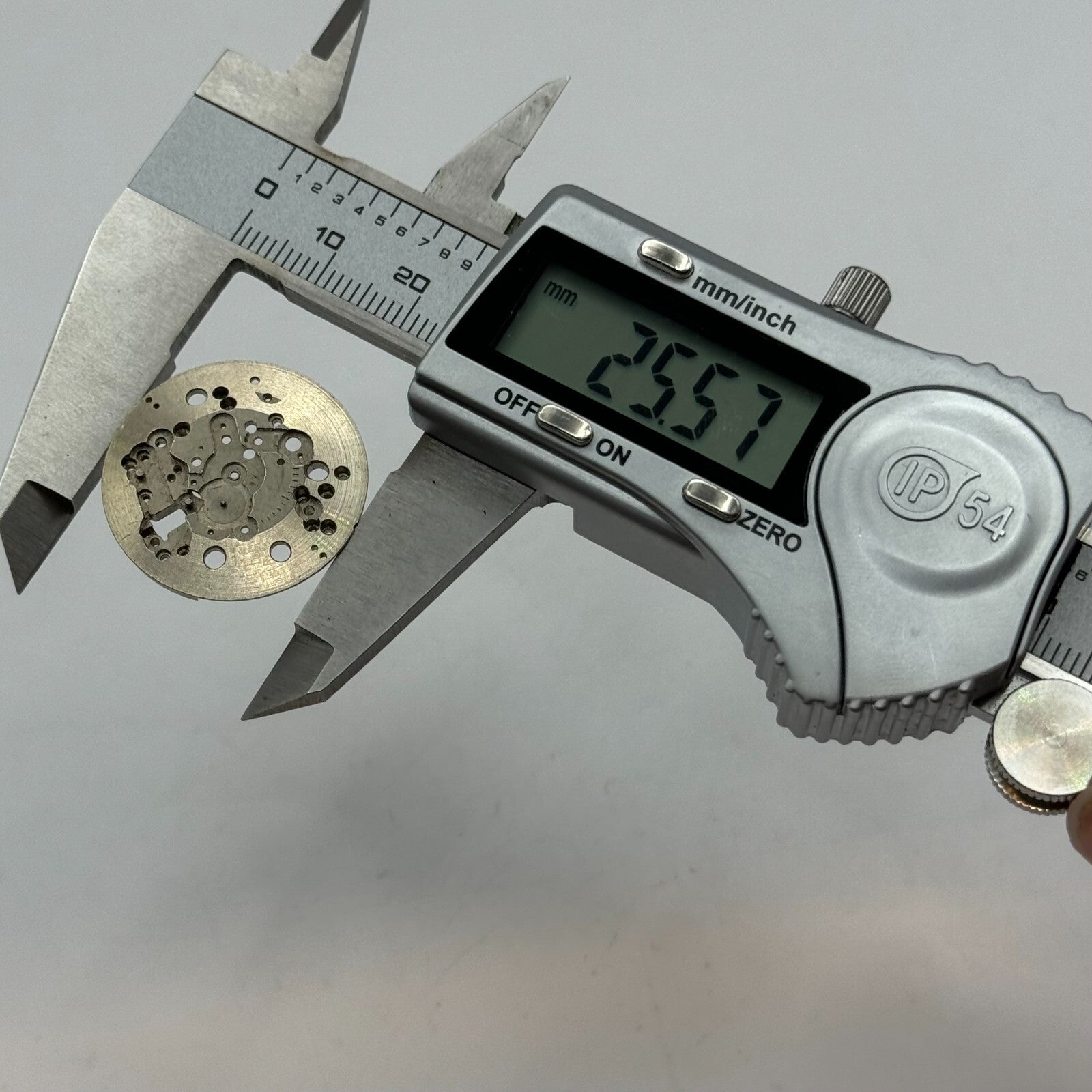 25.6mm Men's ETA 1147 Doxa 11 1/2 Manual Wind Watch Movement Main Plate PARTS