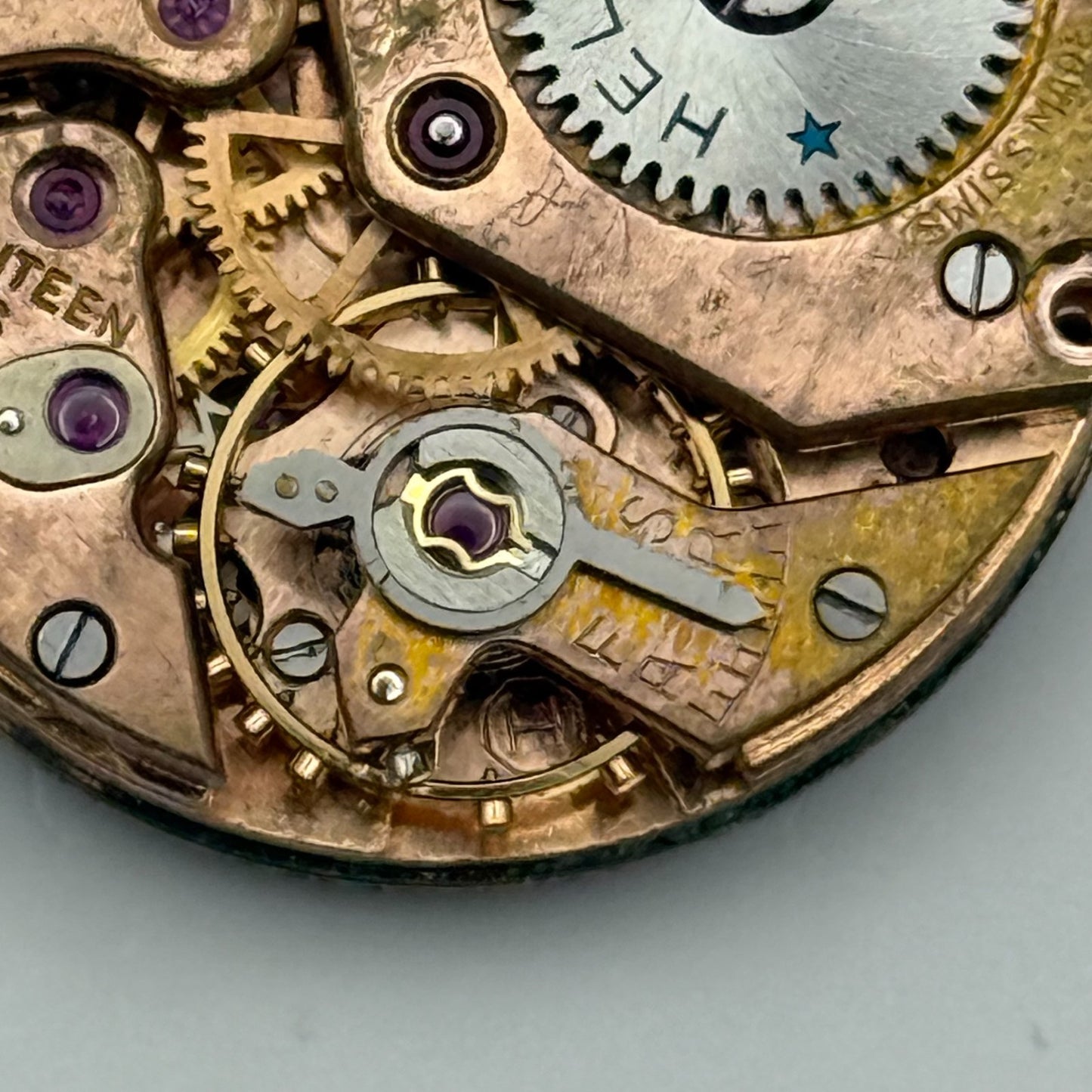 Helvetia 82C Watch Movement Manual Wind Vintage Swiss 17 Jewels Parts 23.1mm