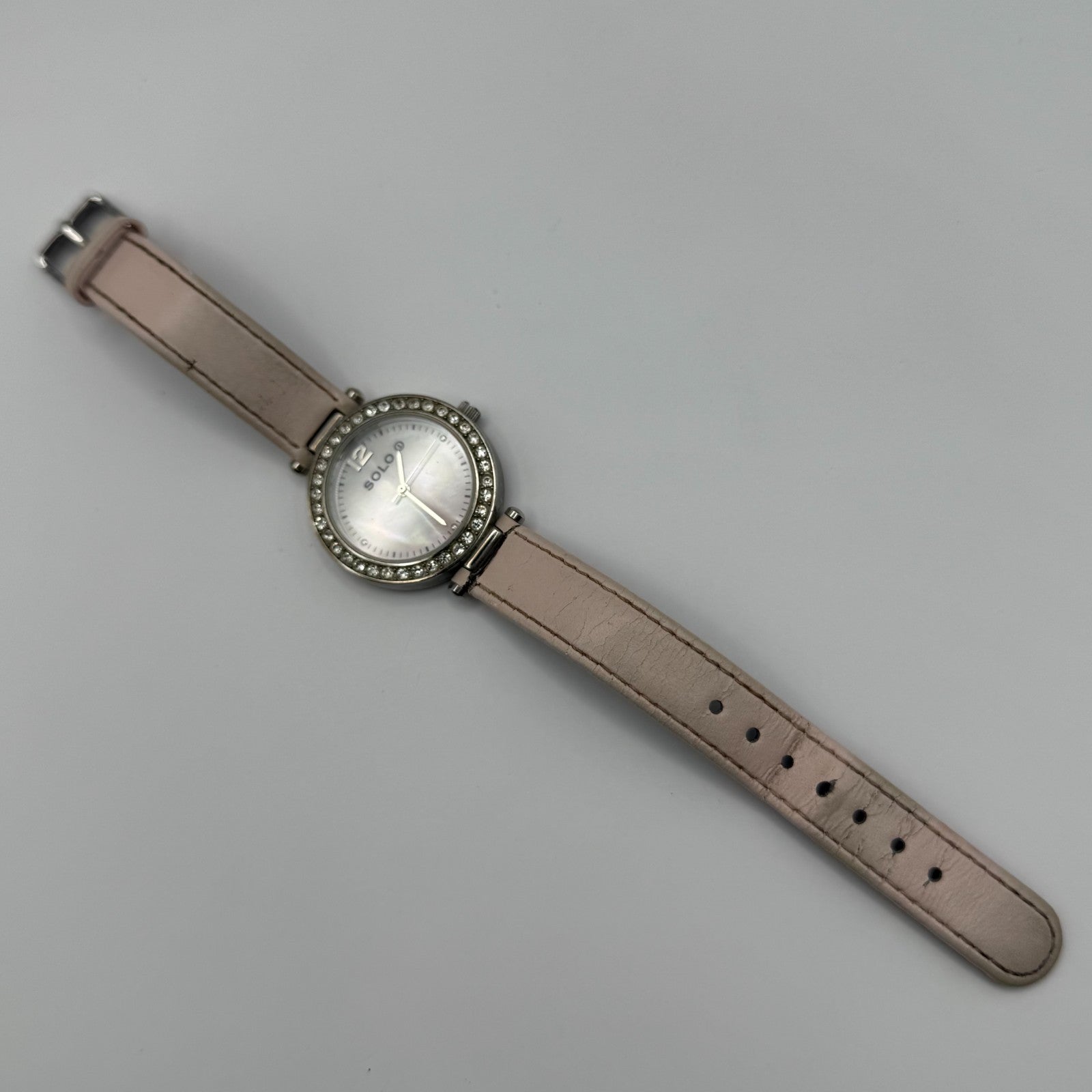 Solo Ladies Quartz Watch MOP Dial Crystal Accents Leather Strap Working 33mm