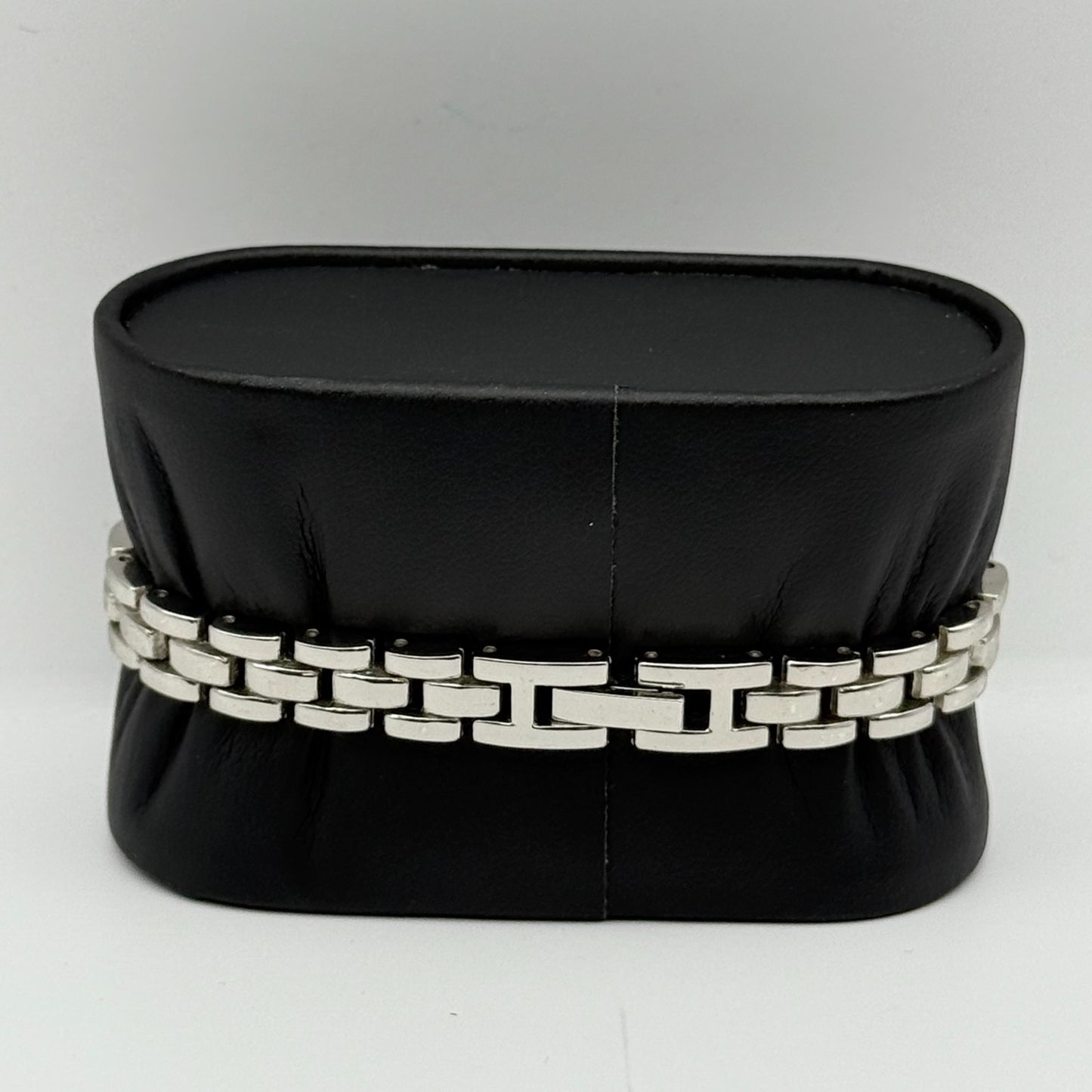 Avon Ladies Quartz Watch Mother of Pearl Dial Silver Tone Bracelet Working 21mm