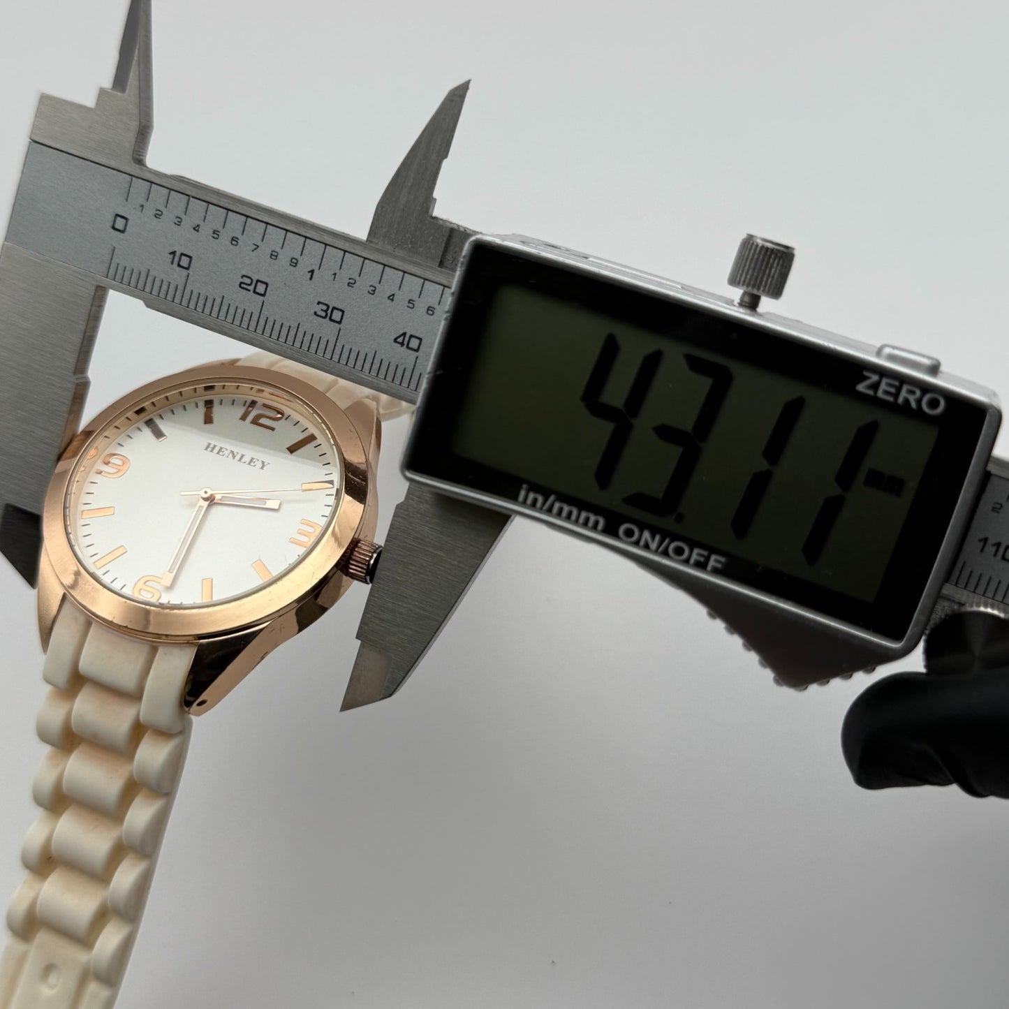 Henley Ladies Quartz Watch White Dial Rose Gold Tone Case Japan Working 40mm