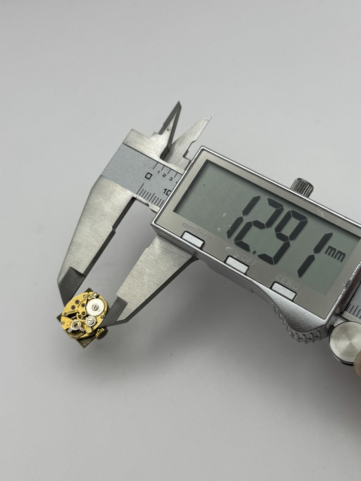 12.9mm Vintage Imado AS 1977-2 Manual Wind Swiss Watch Movement PARTS REPAIR