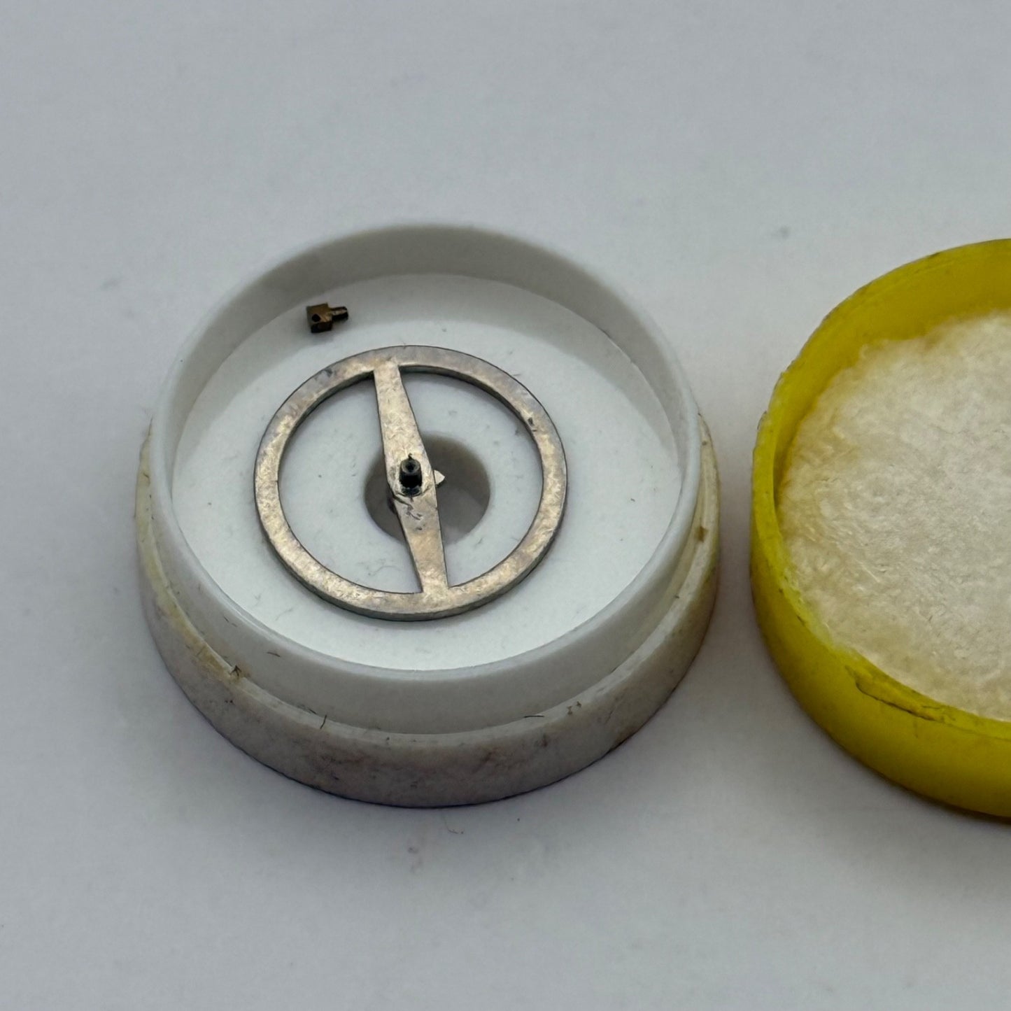 BFG 866 Balance Complete DGT Renata 64 Watch Movement Parts Vintage DAMAGED