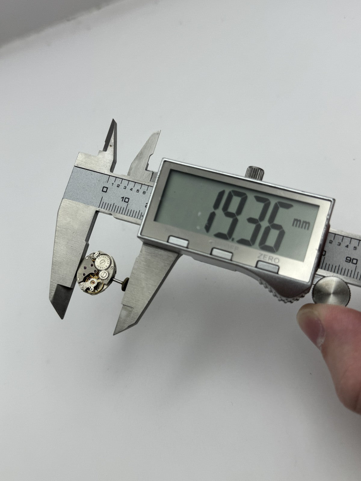 12.9mm Vintage Unknown Cal 121 Manual Wind Swiss Watch Movement PARTS REPAIR