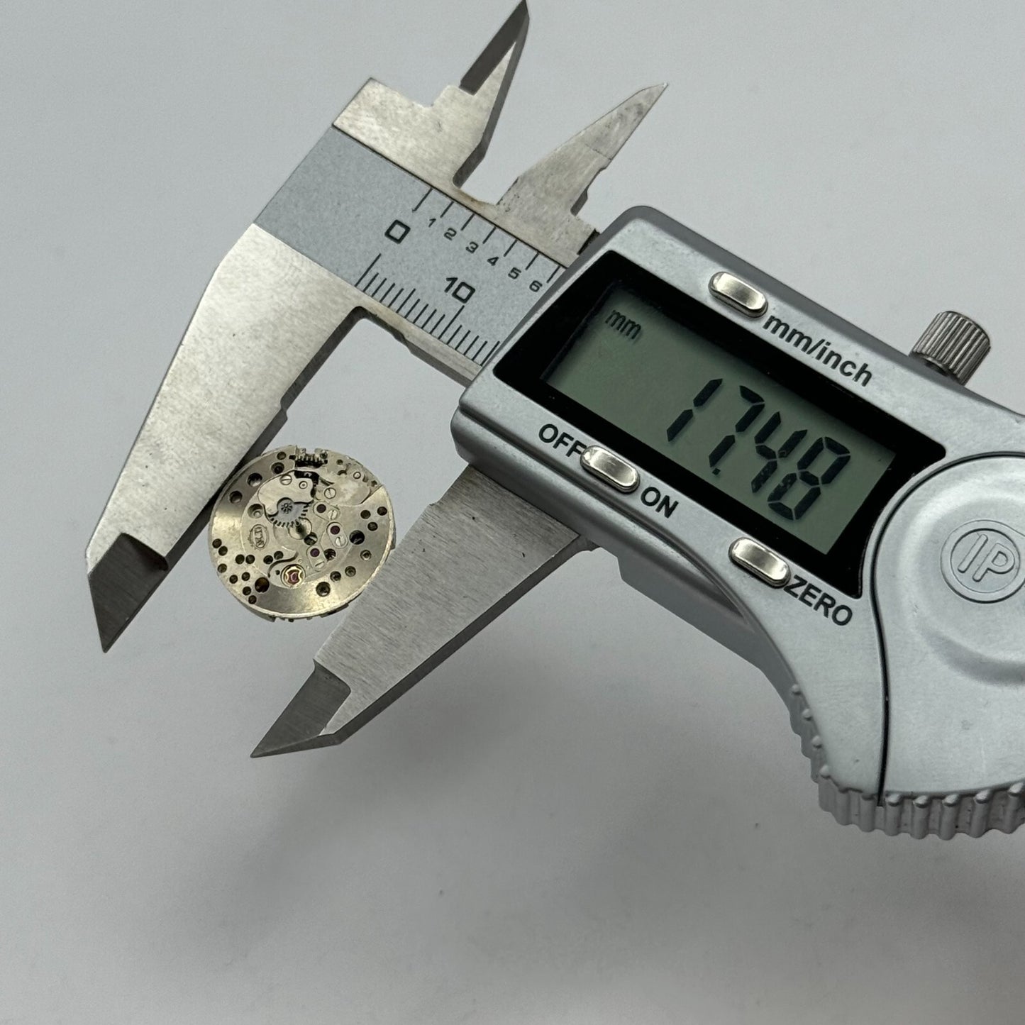 17.4mm Rotary AS 1537 Good Balance Manual Wind 21 Jewels Watch Movement PARTS