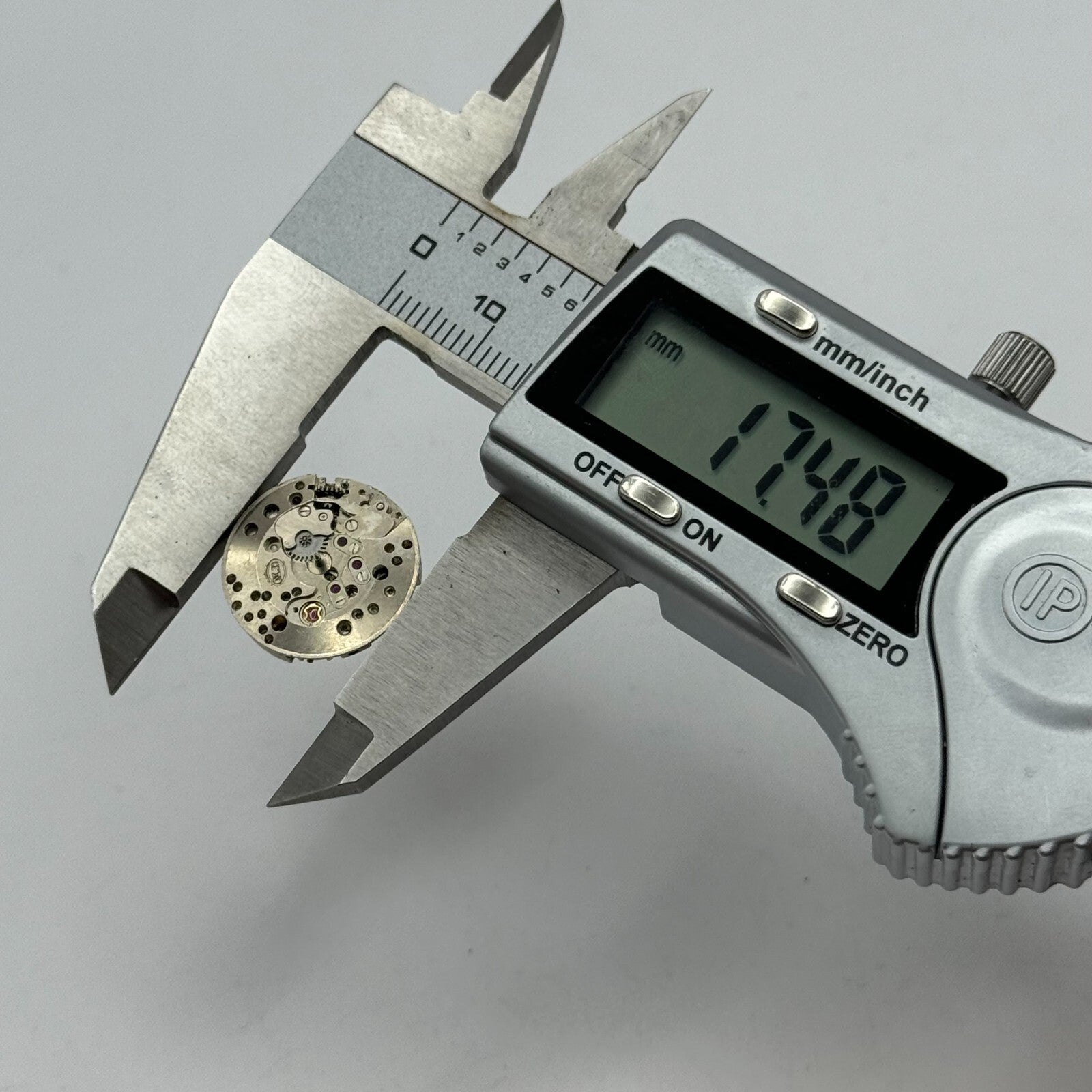 17.4mm Rotary AS 1537 Good Balance Manual Wind 21 Jewels Watch Movement PARTS