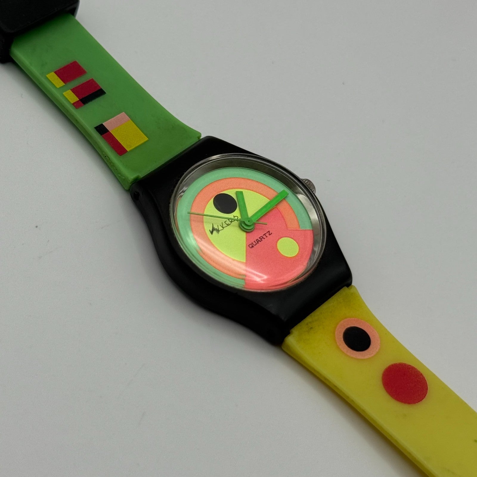 Tikkers Unisex Kids Quartz Watch Colorful Dial Green Yellow Strap Working 24mm