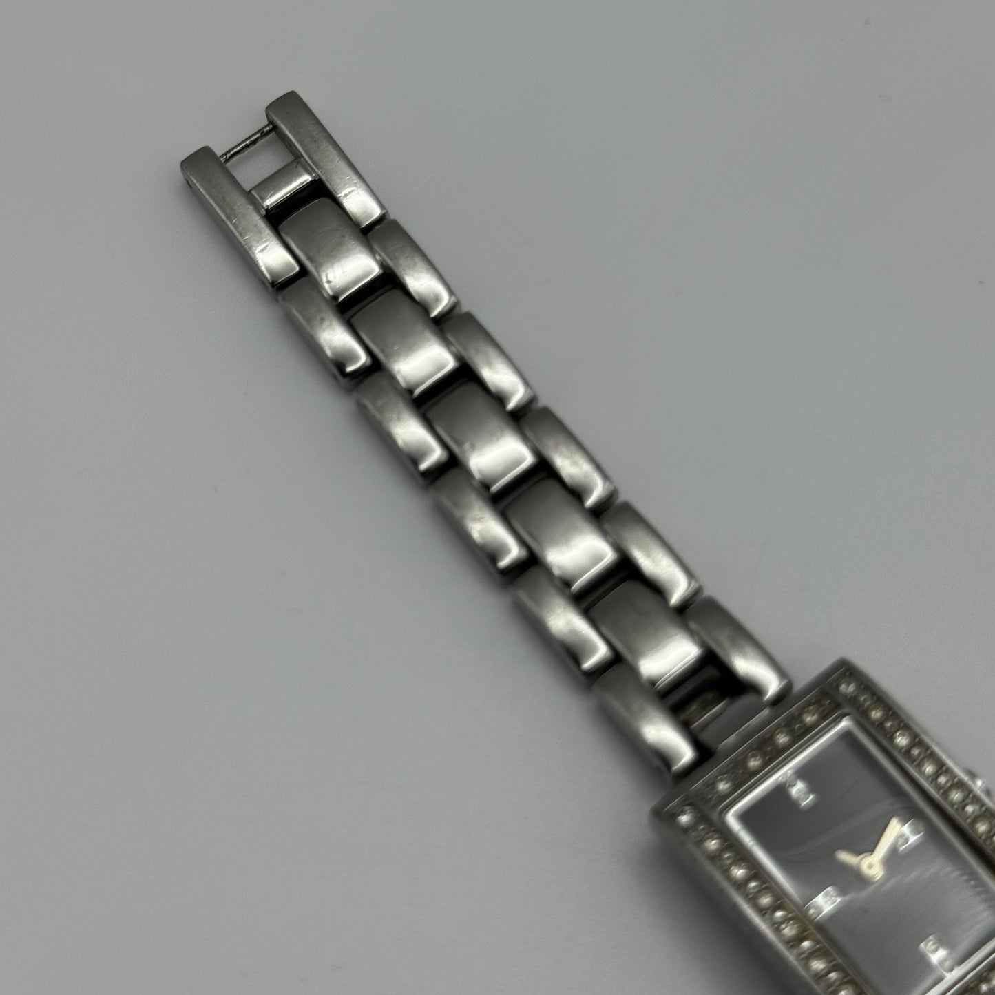 Working Hamnett Ladies Silver Tone Black Dial 19mm Quartz Watch New Battery