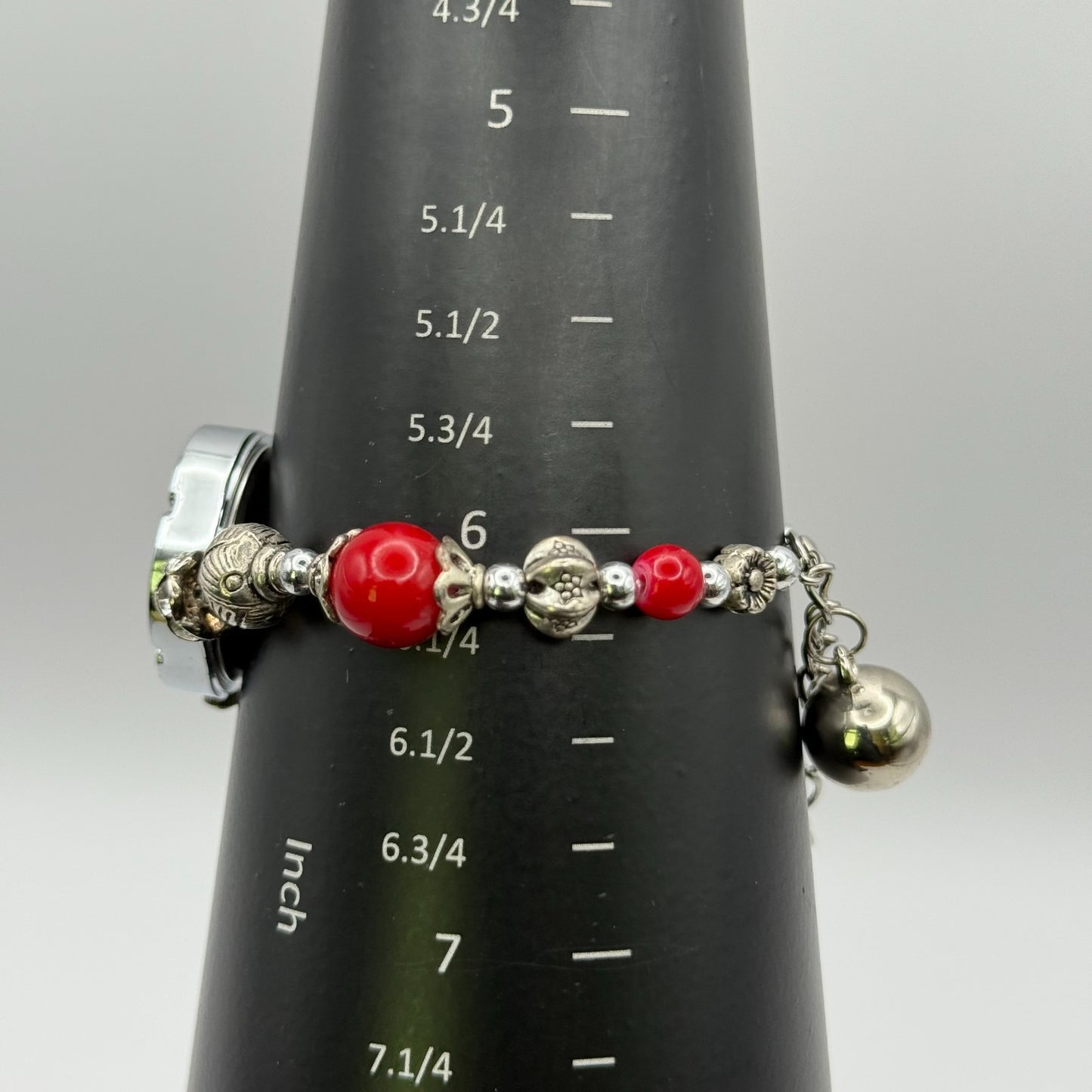 YLQ Ladies Quartz Watch Crystal Accent Case Red Beaded Bracelet Working 25mm