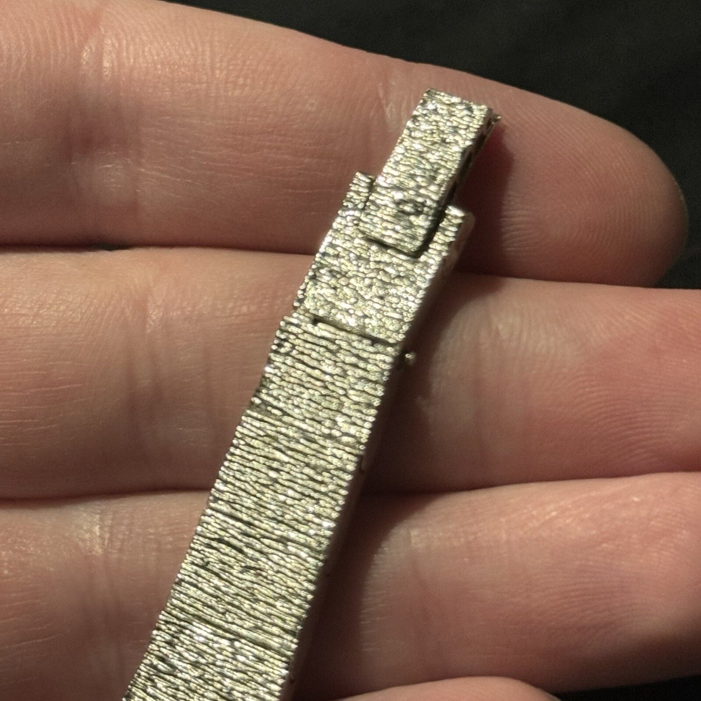 17mm RUNS BUT STOPS Vintage Limit Beautiful Ladies Silver Tone Bark Affect Watch