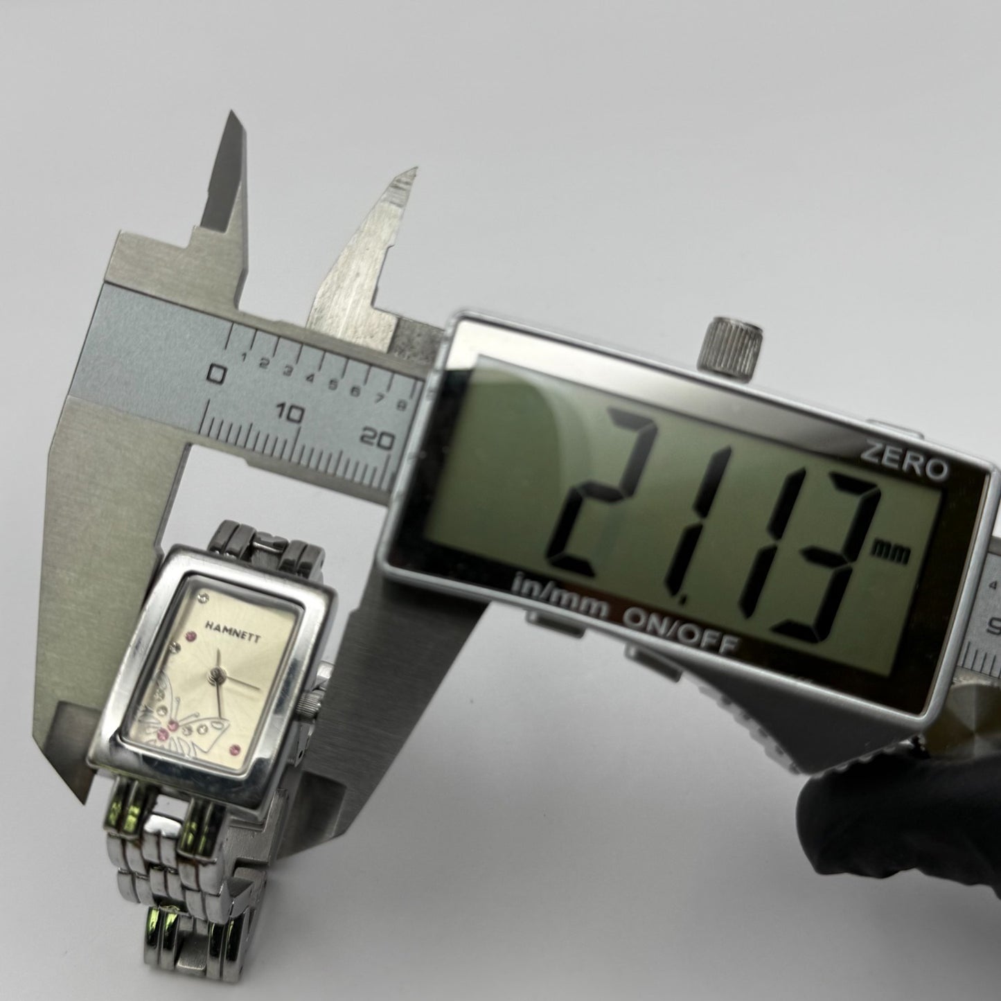 Hamnett Ladies Quartz Watch Butterfly Dial Silver Tone Bracelet Working 19mm